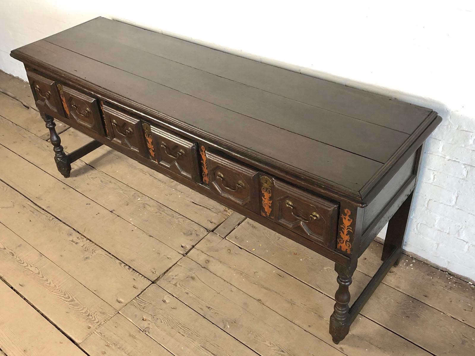 Inglese Comò basso in Oak Oak Charles II del XVII secolo in vendita