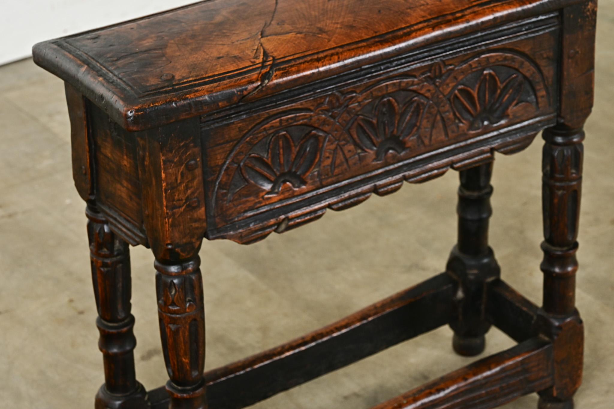 Tabouret anglais du 17e siècle de style Jacobean en vente 2