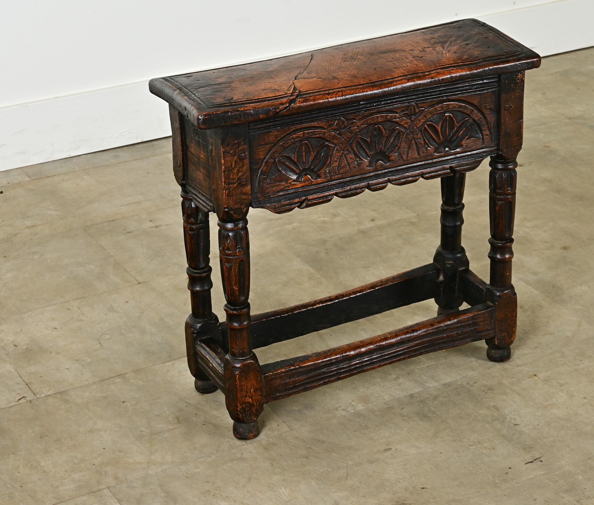 Tabouret anglais du 17e siècle de style Jacobean en vente 3
