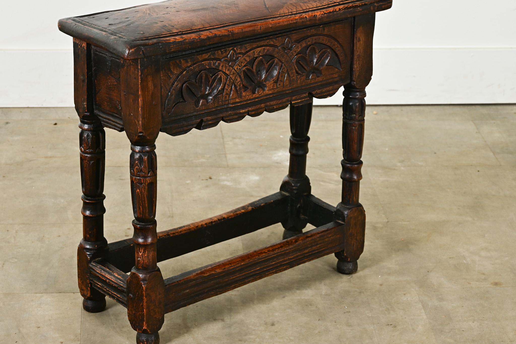 XVIIIe siècle et antérieur Tabouret anglais du 17e siècle de style Jacobean en vente