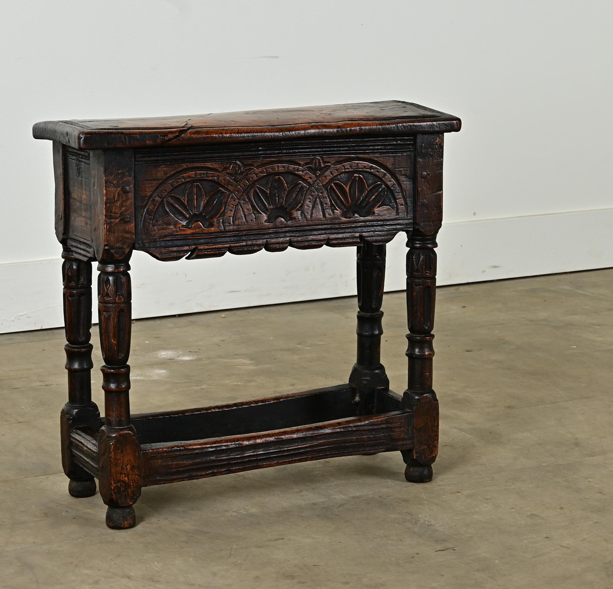Tabouret anglais du 17e siècle de style Jacobean en vente 1