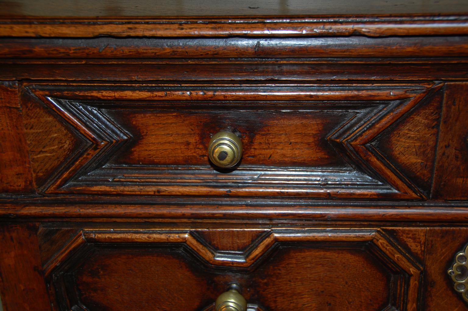 English 17th Century William and Mary Period Oak Paneled Chest of Four Drawers In Good Condition In Wells, ME