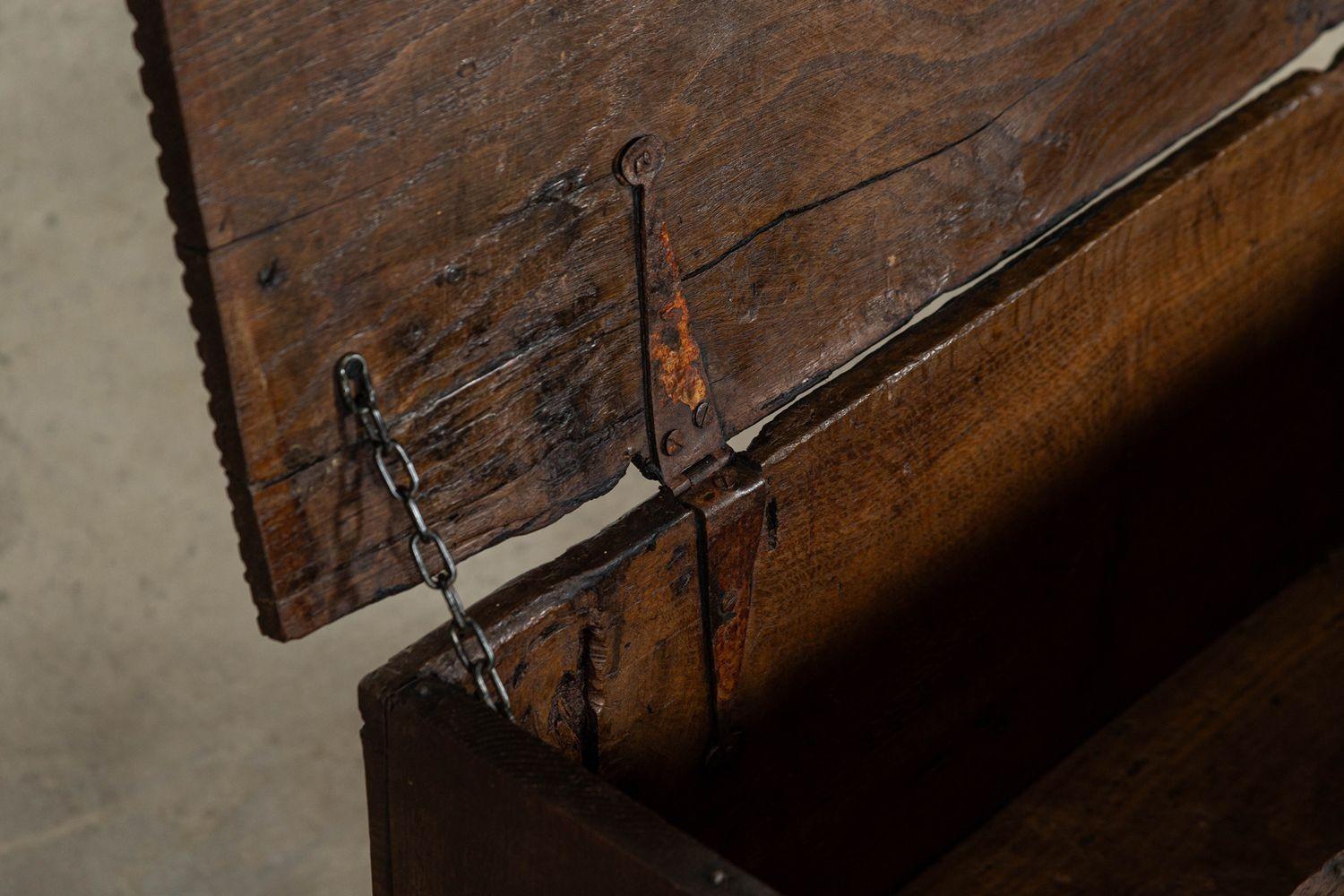 English 17thC Oak Marriage Coffer Chest in vendita 8