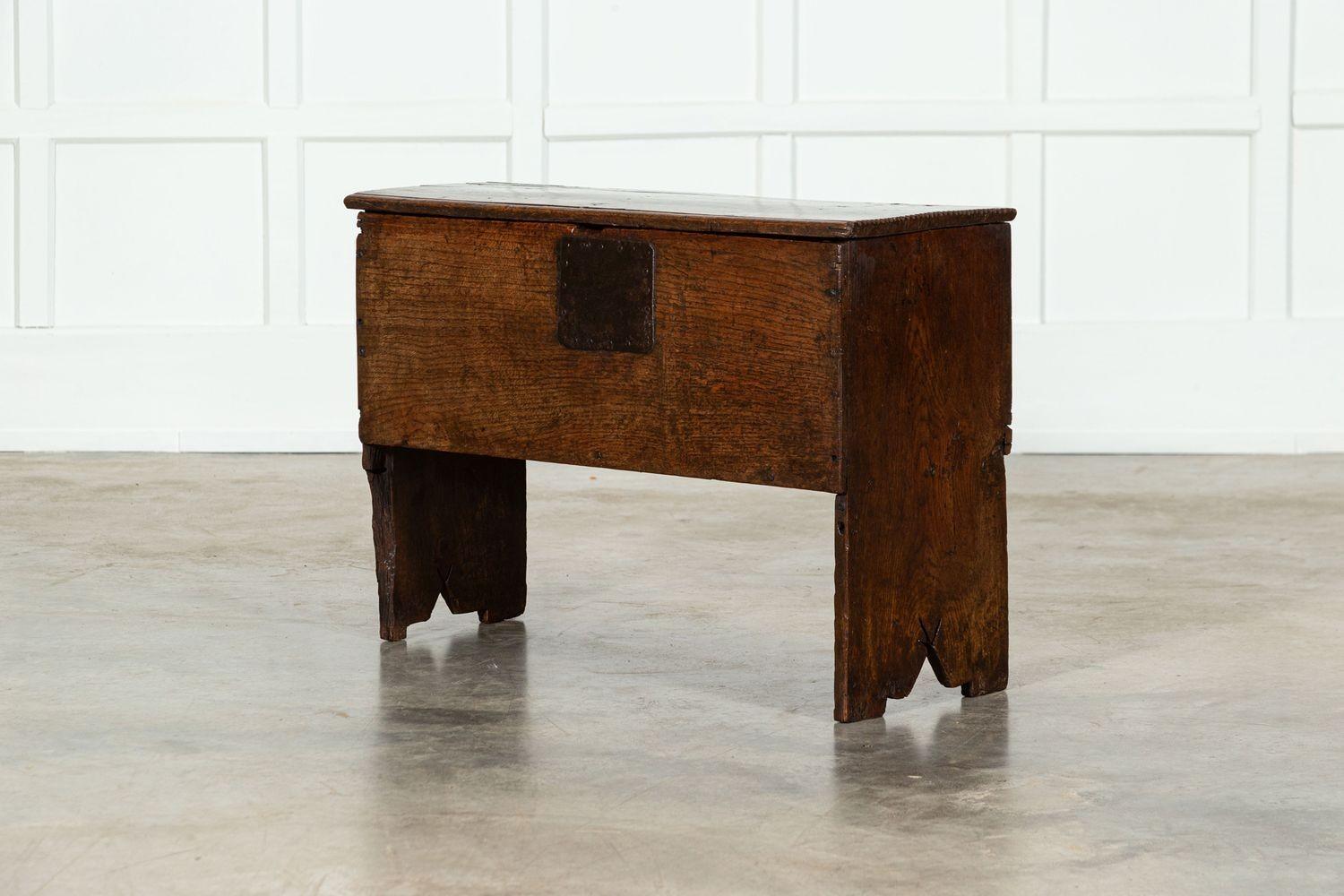 English 17thC Oak Marriage Coffer Chest In condizioni buone in vendita a Staffordshire, GB