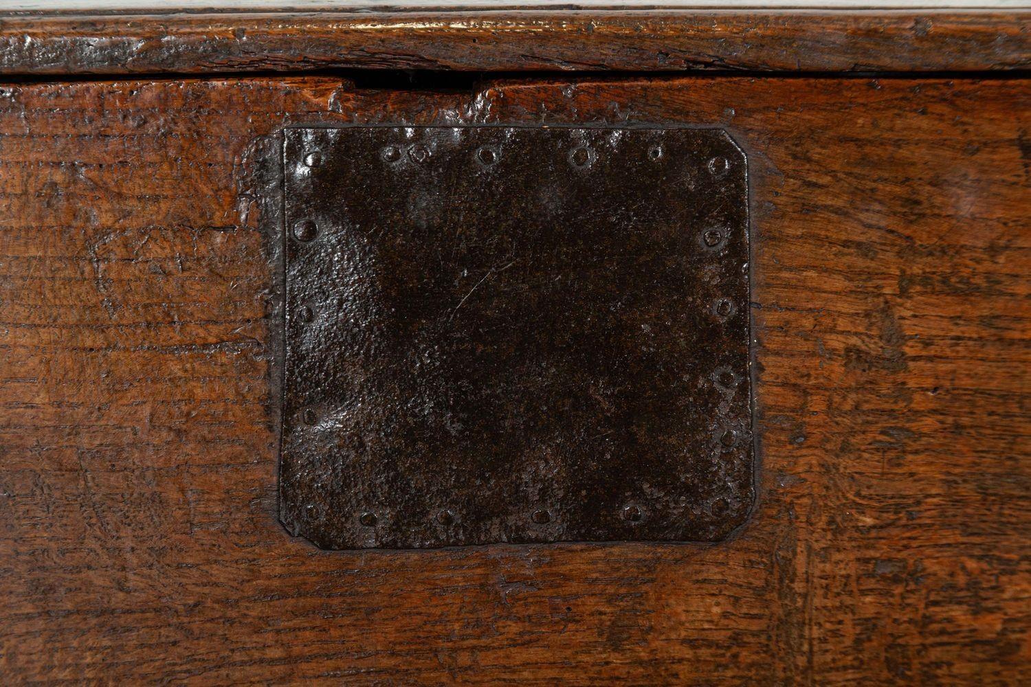 Fino al XVIII secolo English 17thC Oak Marriage Coffer Chest in vendita