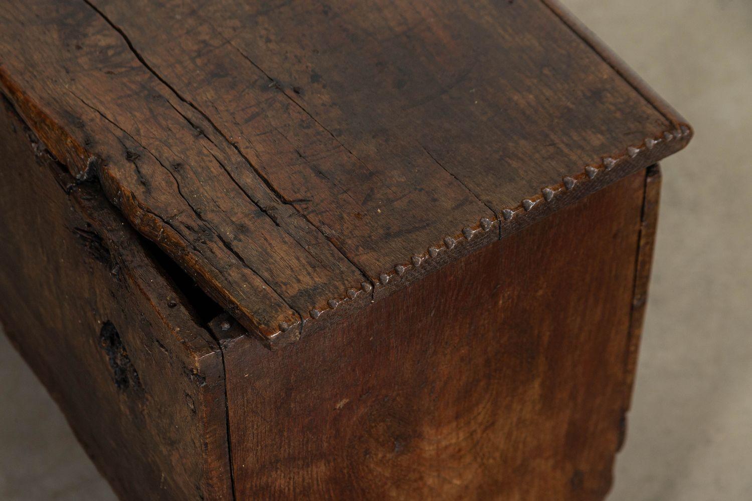 Quercia English 17thC Oak Marriage Coffer Chest in vendita