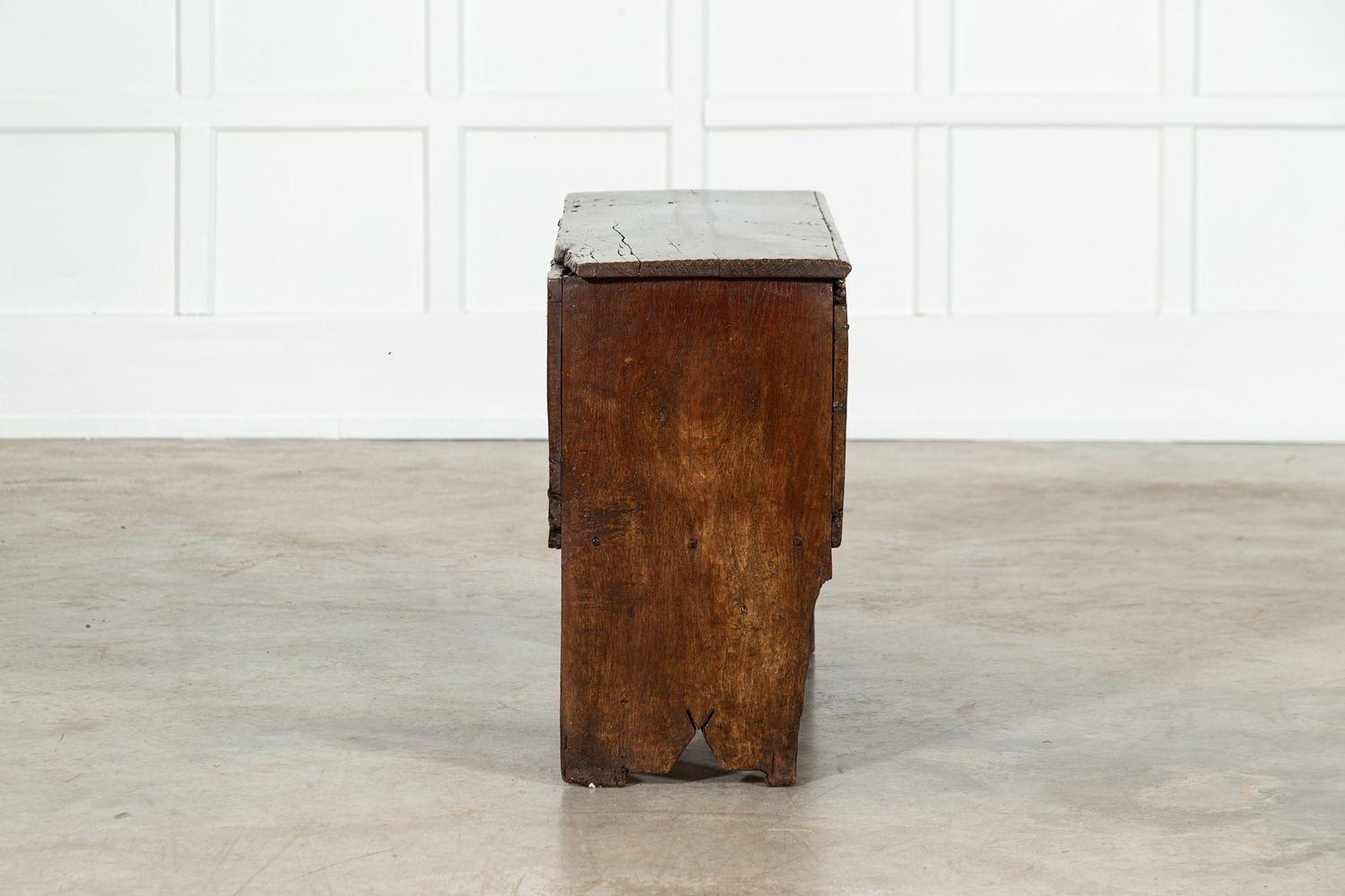 English 17thC Oak Marriage Coffer Chest in vendita 4