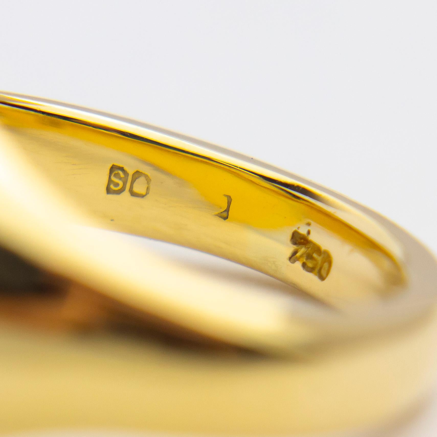 Anello inglese con sigillo in oro giallo 18 carati in vendita 3