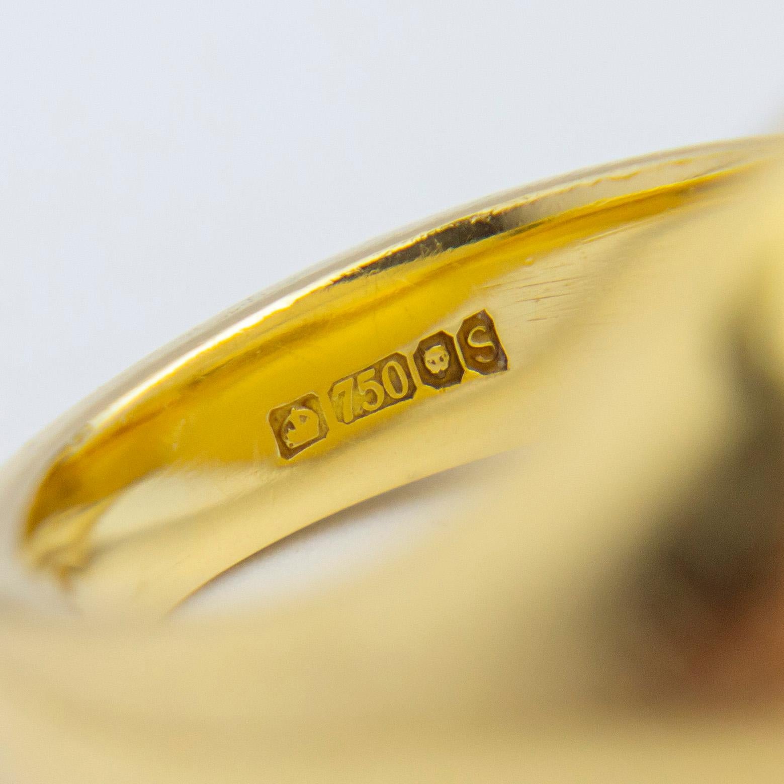 Anello inglese con sigillo in oro giallo 18 carati in vendita 4