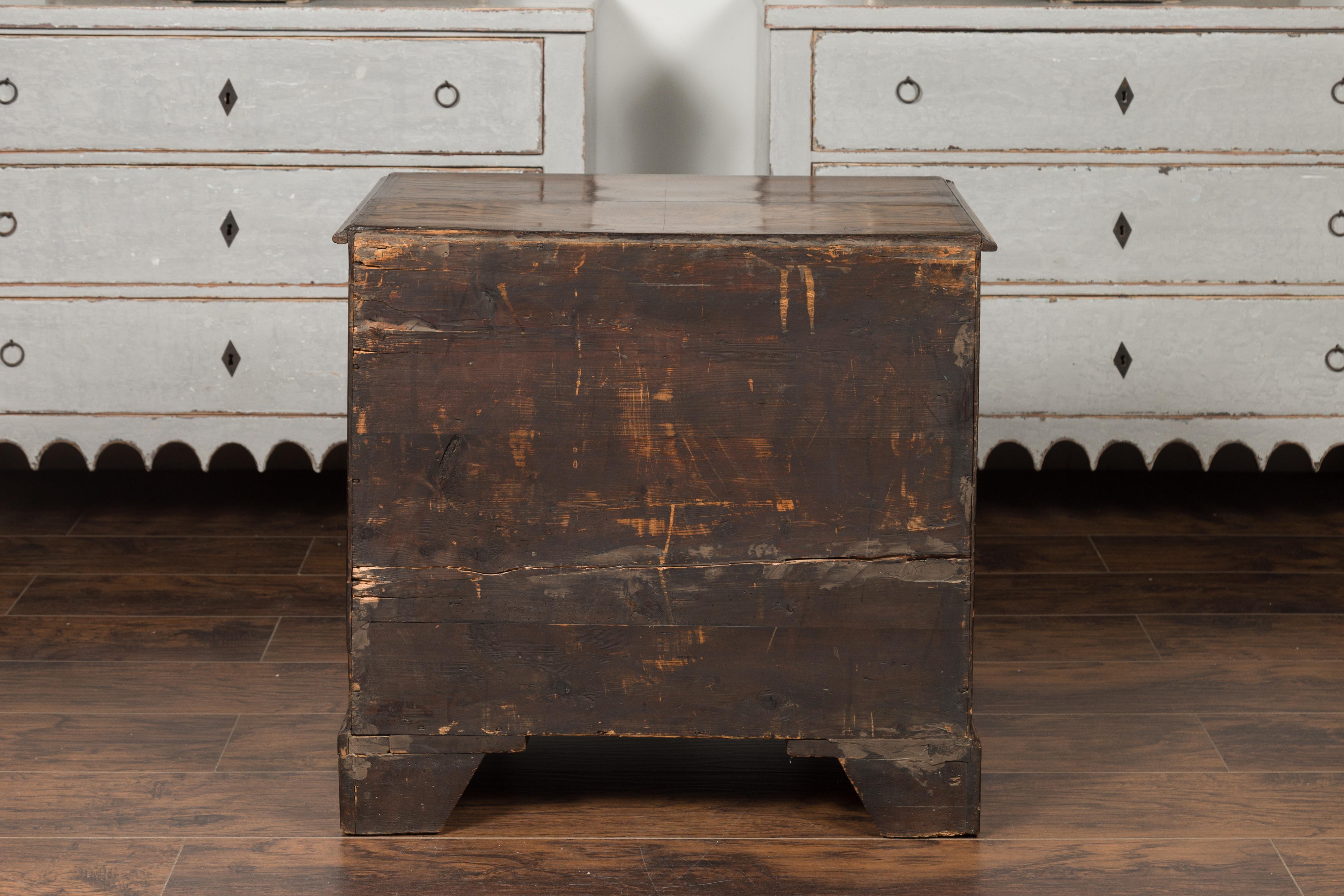 English 1800s George III Burl Wood Four-Drawer Commode with Feather Banding For Sale 13