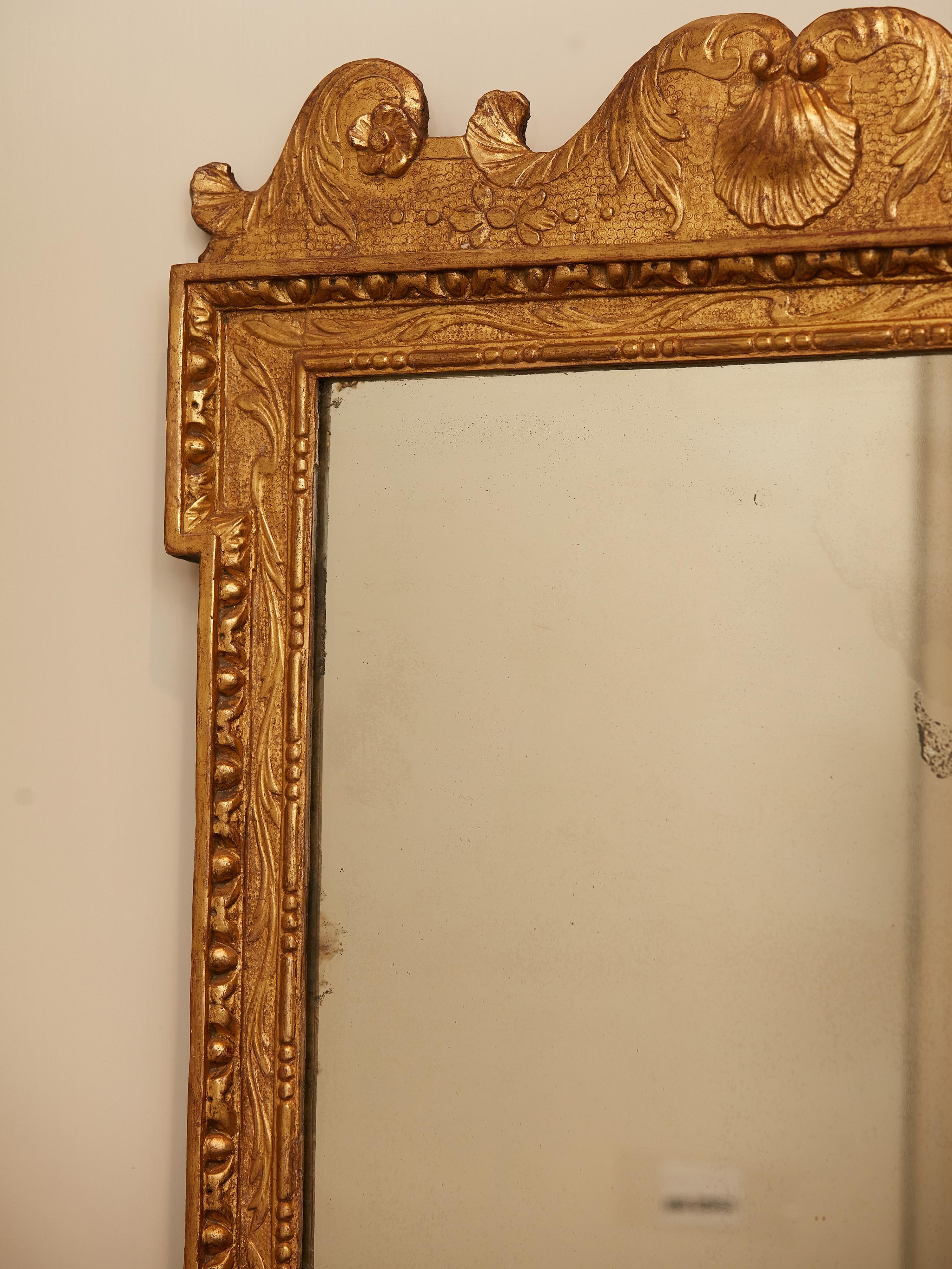 19th Century English 1800s Georgian Period Carved Giltwood Mirror with Shell and Foliage