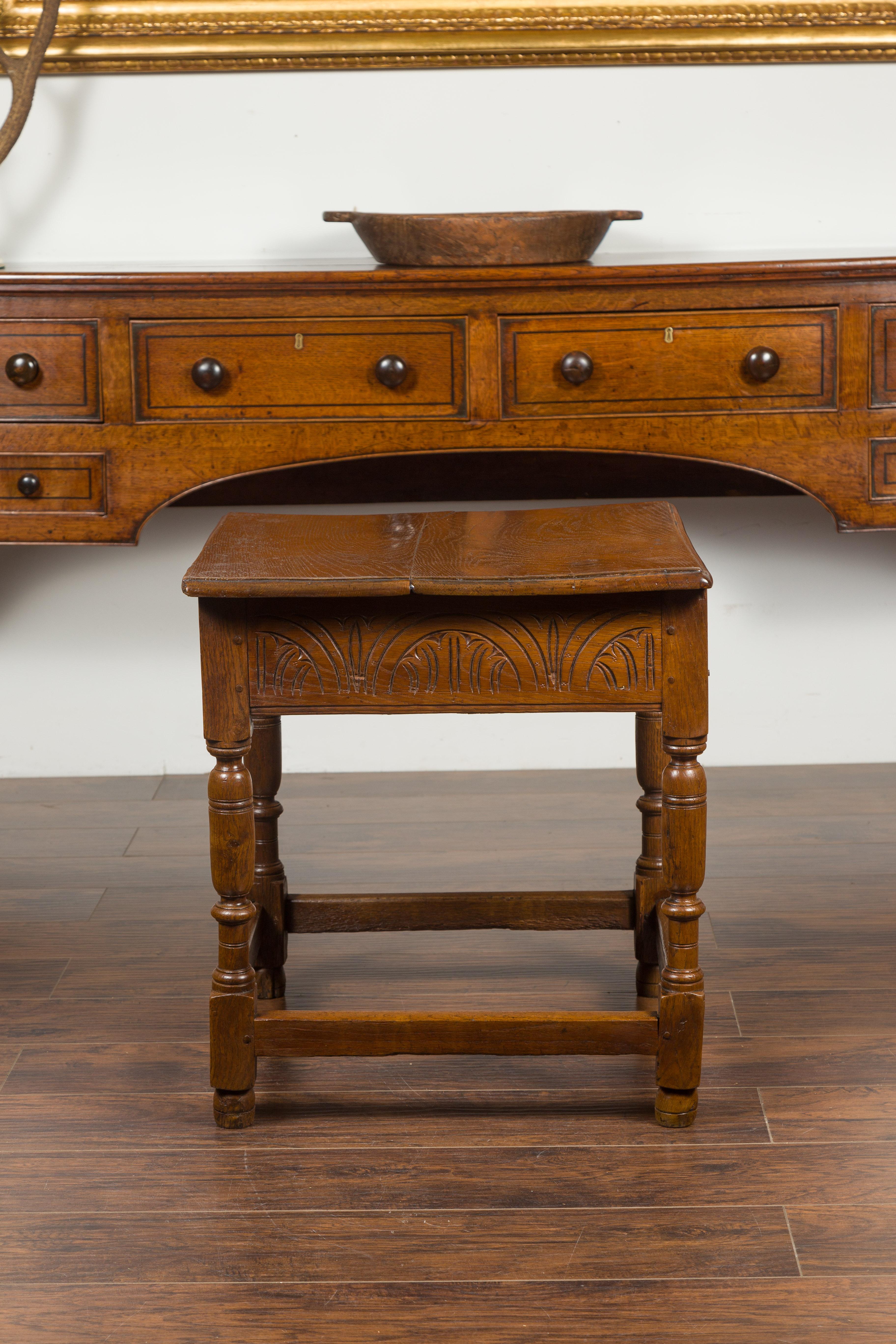 English 1800s Georgian Period Carved Oak Table with Lift Top and Turned Base For Sale 6