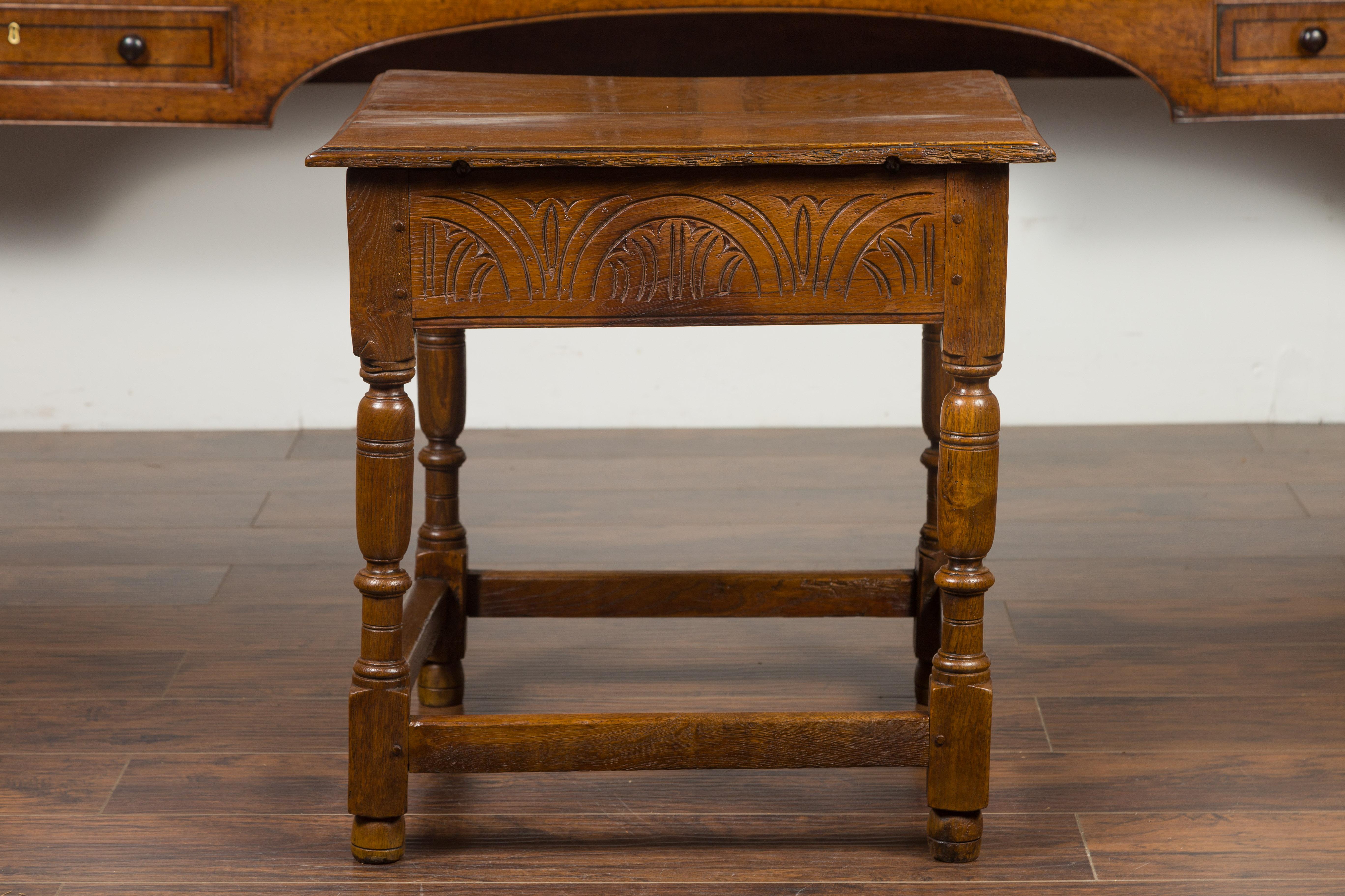 English 1800s Georgian Period Carved Oak Table with Lift Top and Turned Base For Sale 7