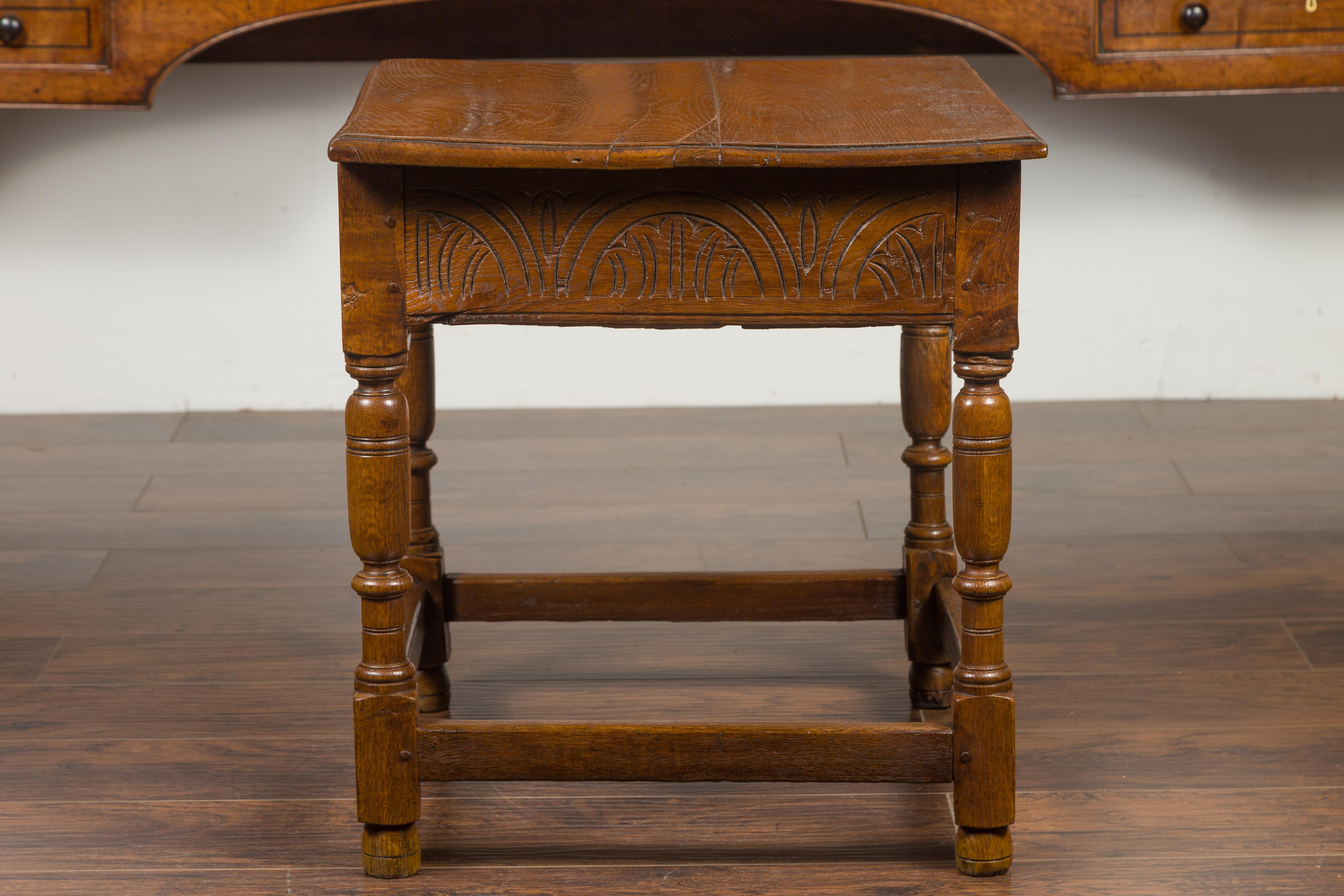 English 1800s Georgian Period Carved Oak Table with Lift Top and Turned Base For Sale 8