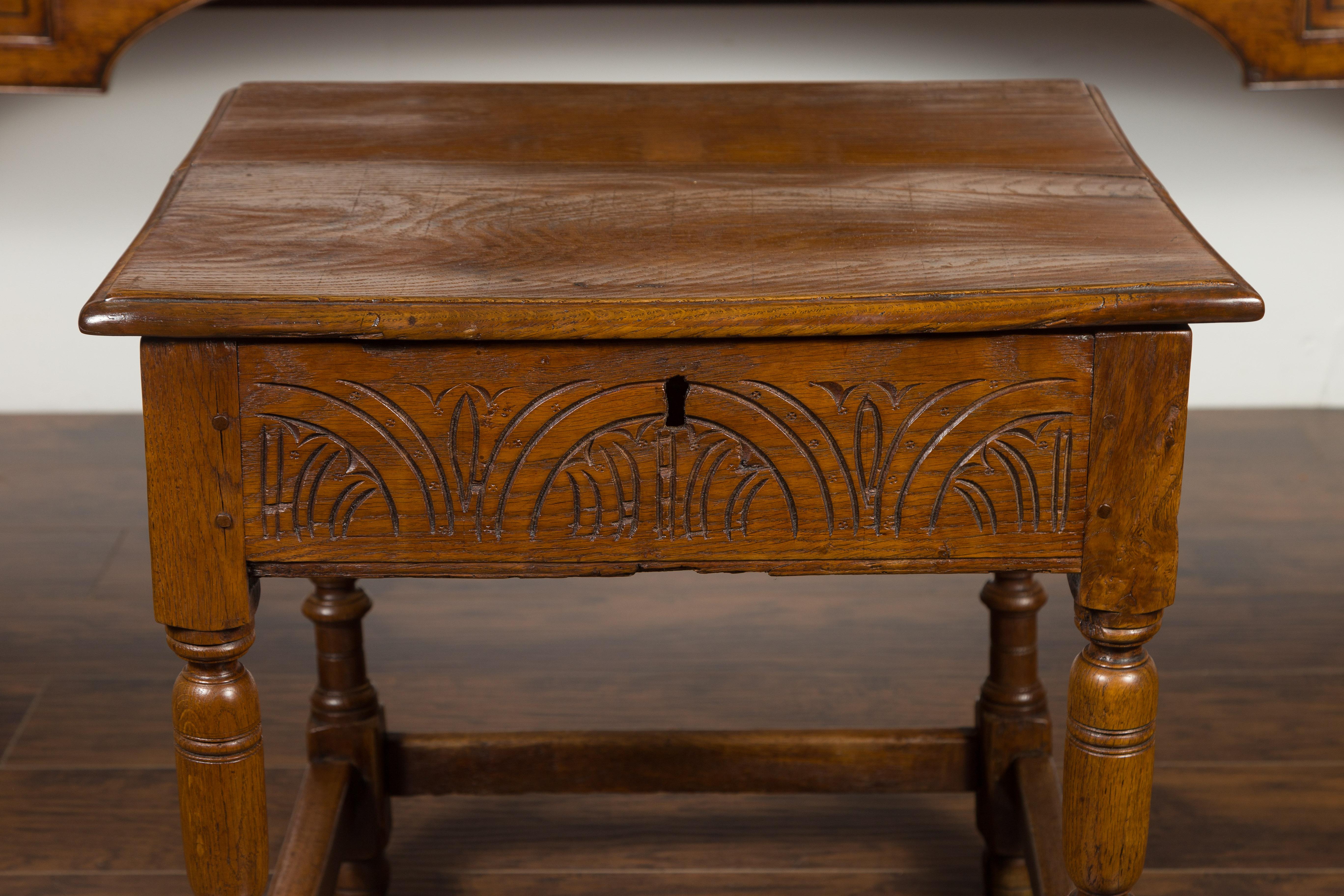 English 1800s Georgian Period Carved Oak Table with Lift Top and Turned Base In Good Condition For Sale In Atlanta, GA