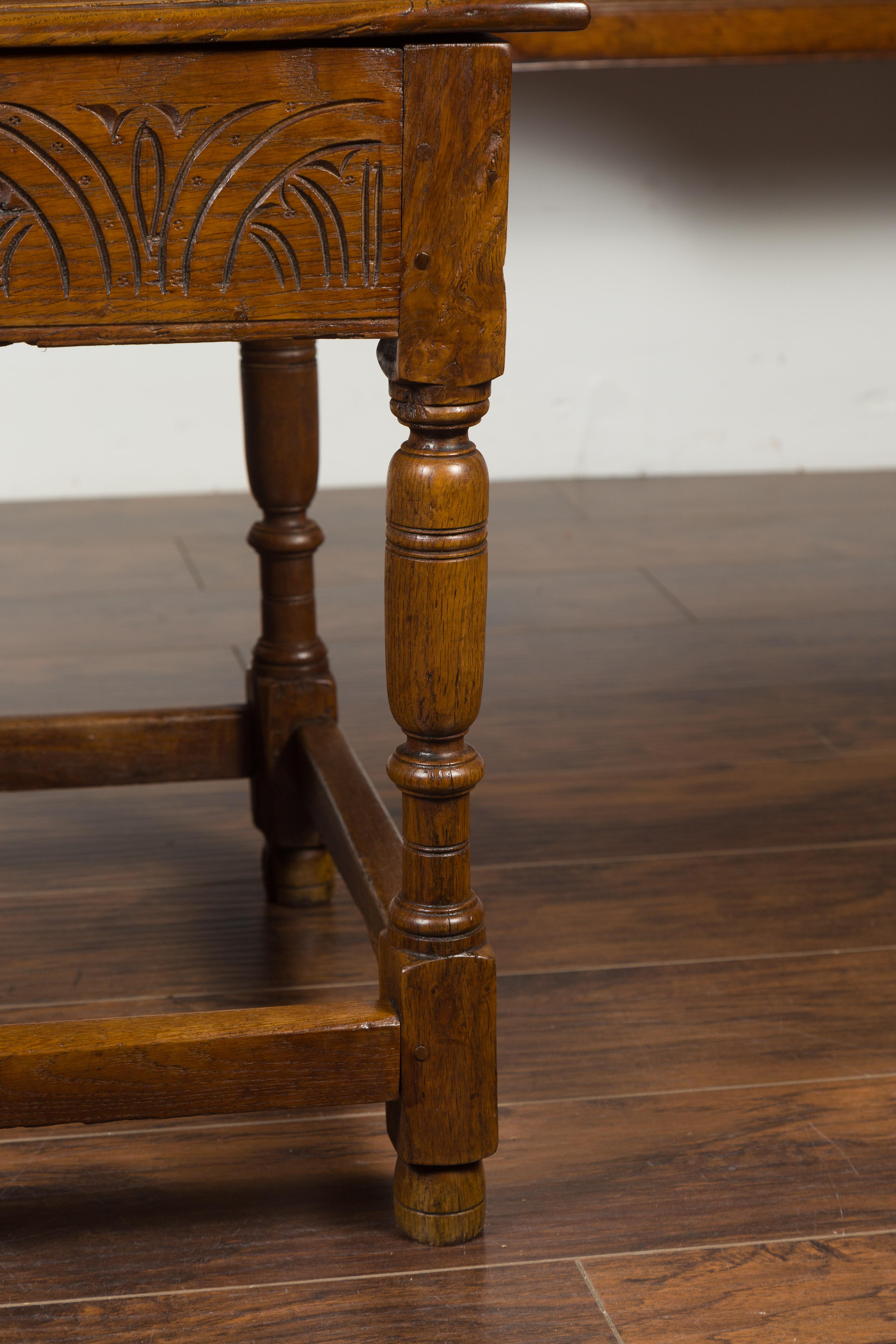 English 1800s Georgian Period Carved Oak Table with Lift Top and Turned Base For Sale 1