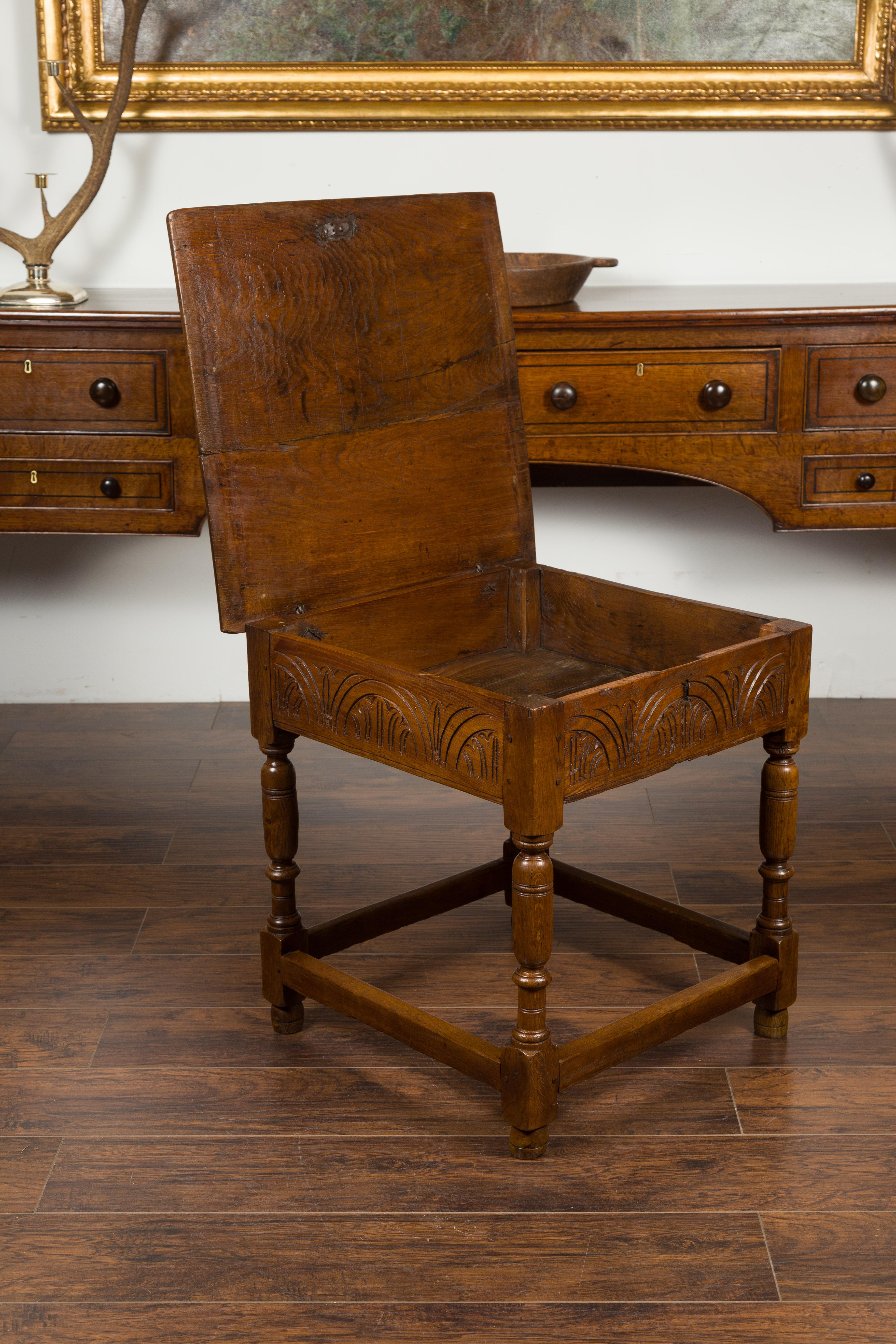 English 1800s Georgian Period Carved Oak Table with Lift Top and Turned Base For Sale 2