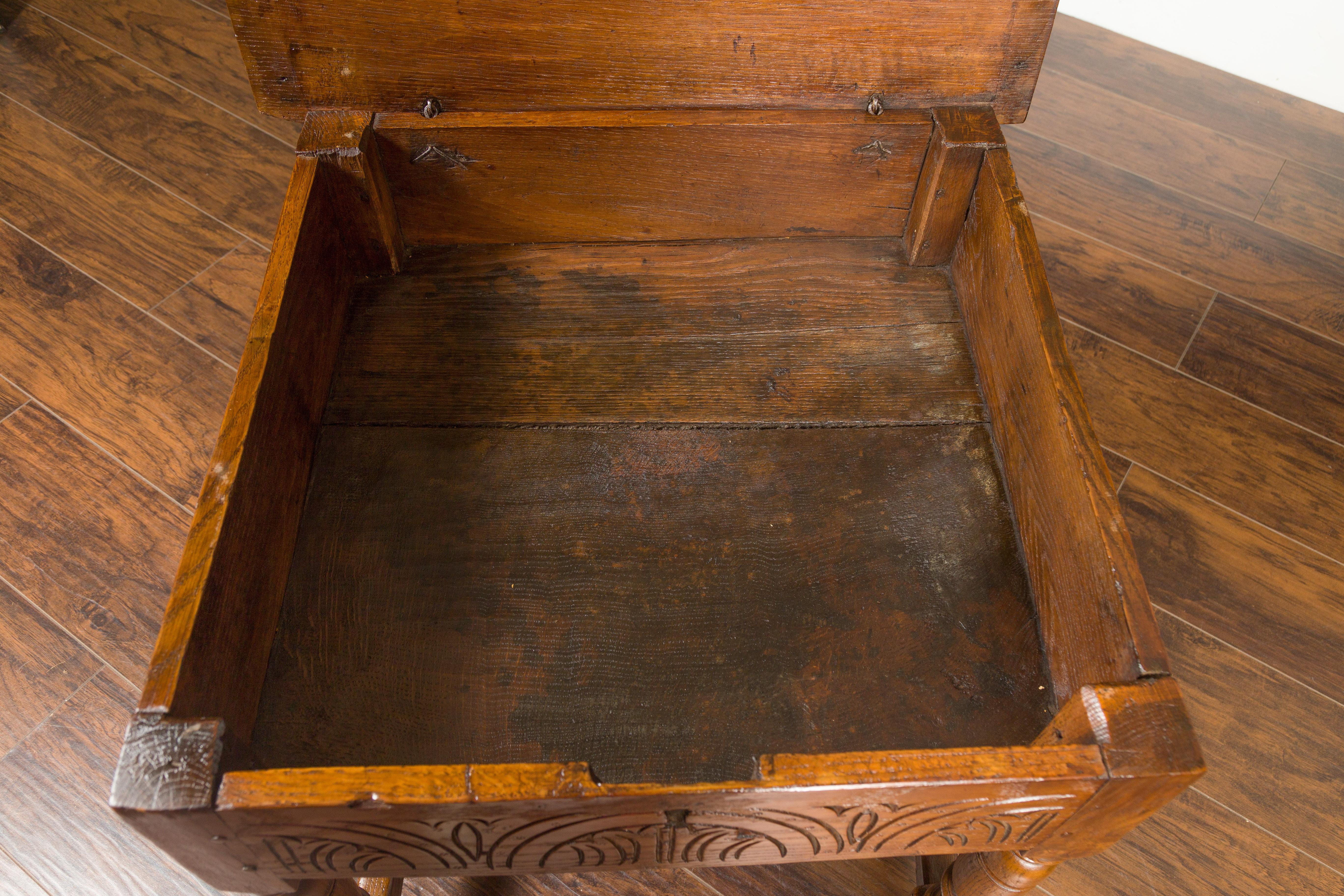 English 1800s Georgian Period Carved Oak Table with Lift Top and Turned Base For Sale 3