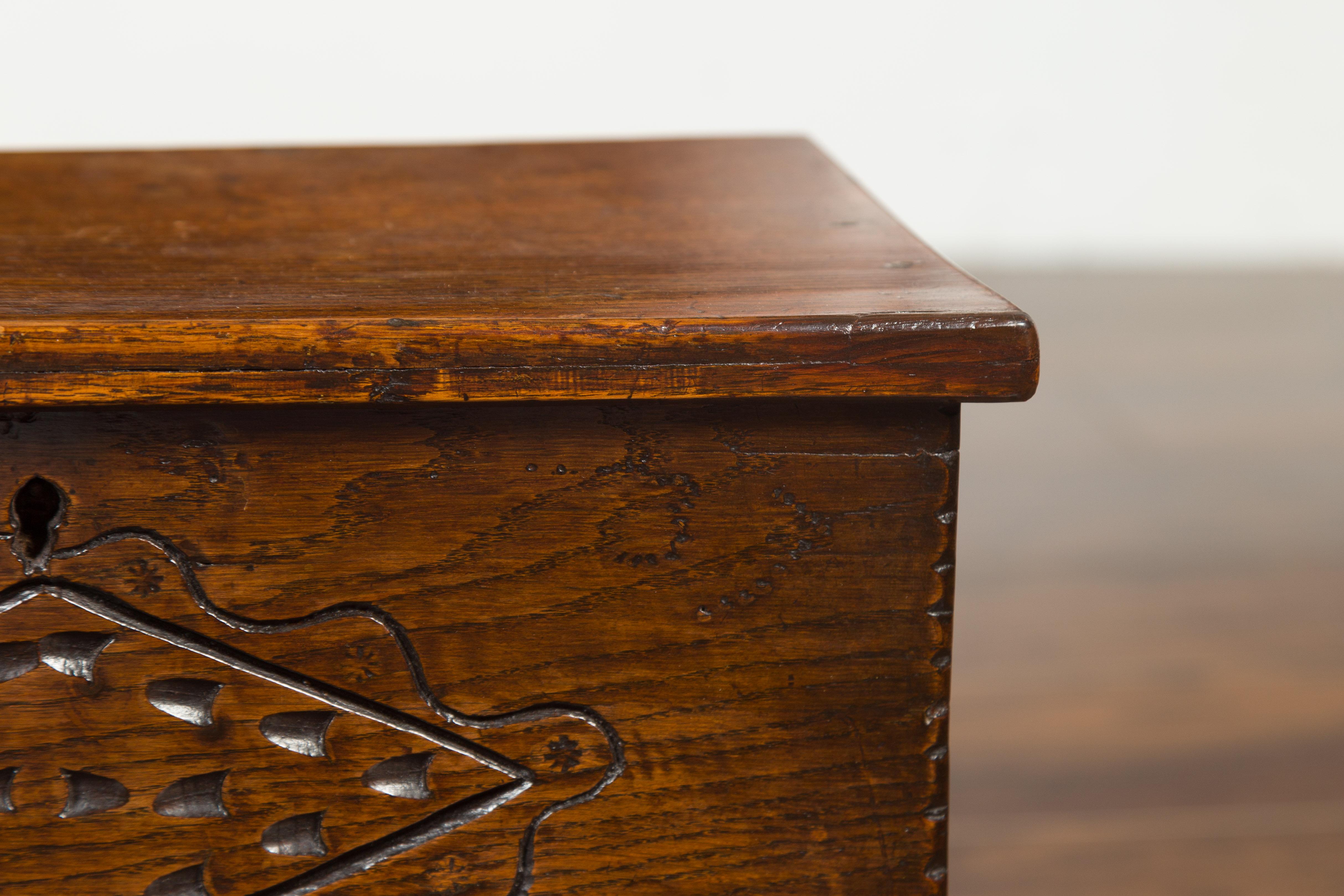 English 1800s Georgian Period Mini Oak Coffer with Geometric Carved Motifs 6