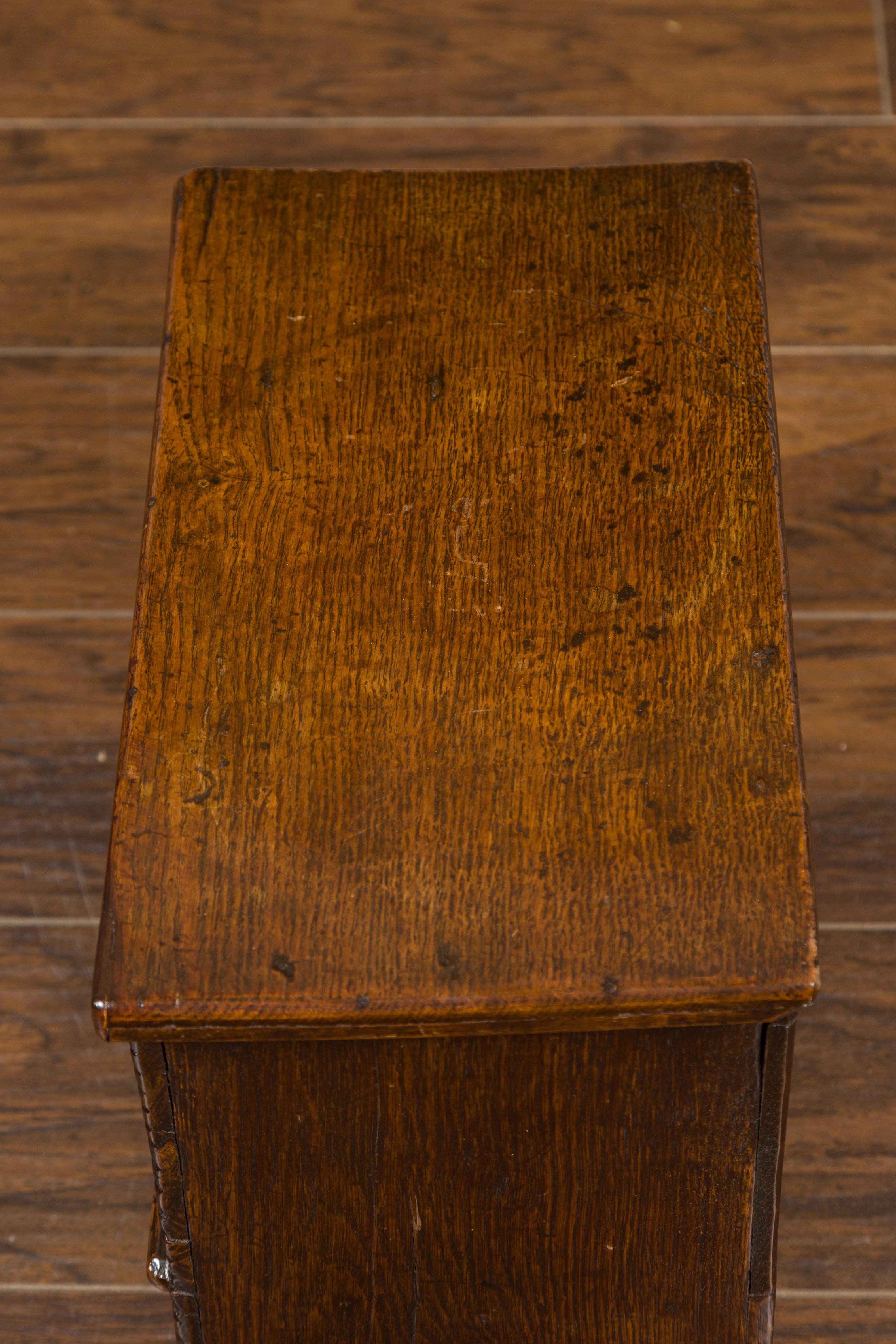 English 1800s Georgian Period Mini Oak Coffer with Geometric Carved Motifs 10