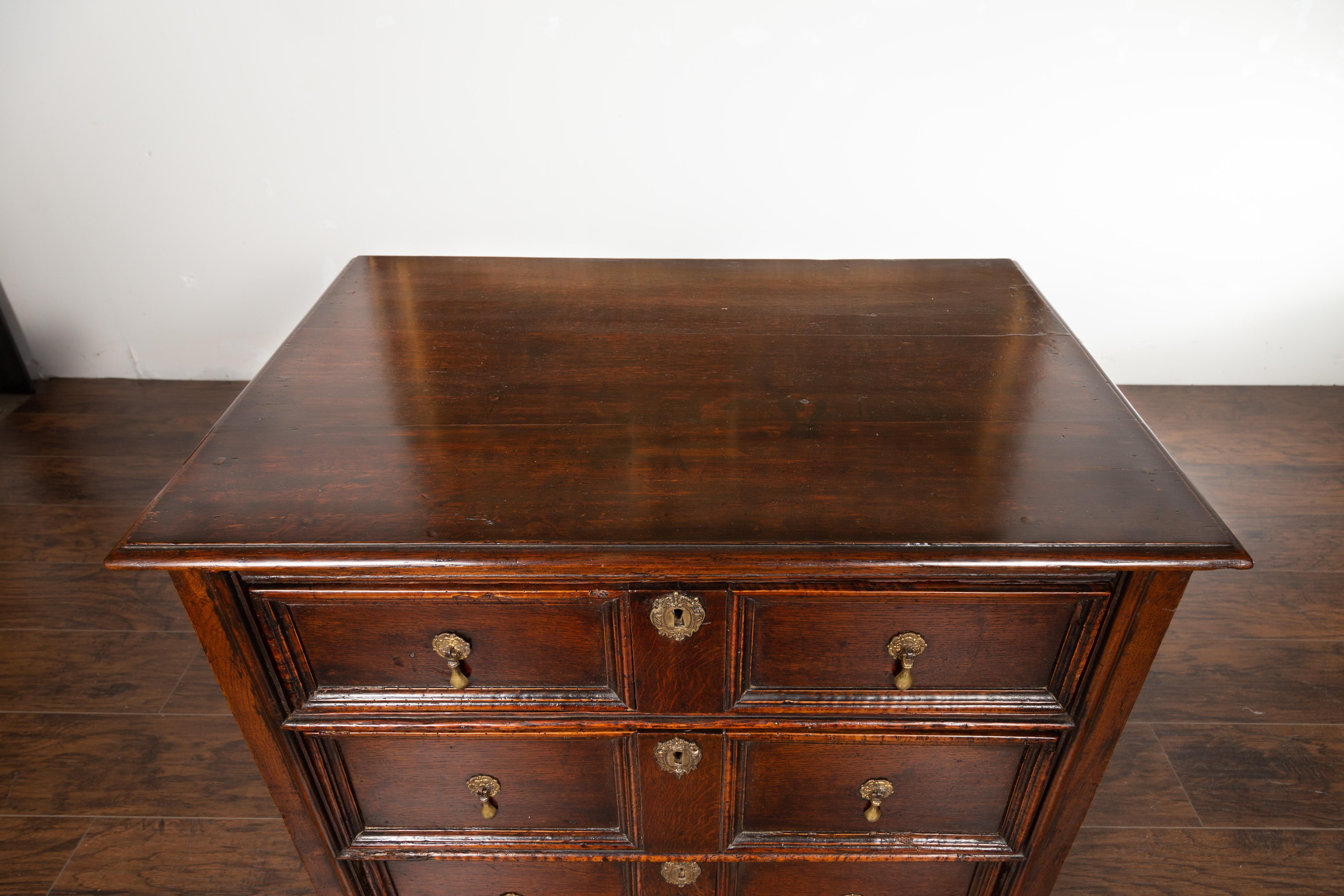 English 1800s Georgian Period Three-Drawer Oak Chest with Teardrop Pulls 5