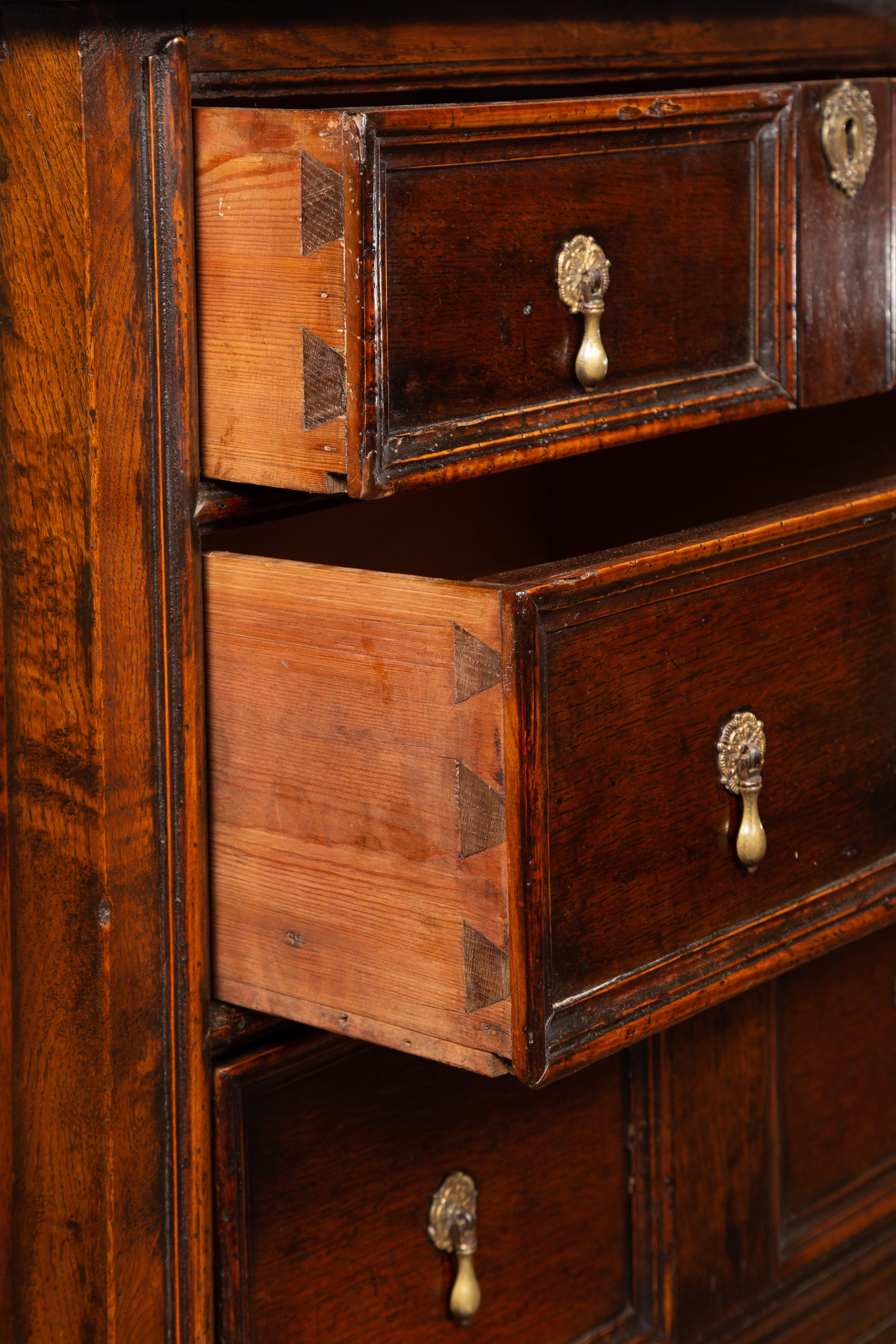 English 1800s Georgian Period Three-Drawer Oak Chest with Teardrop Pulls 7