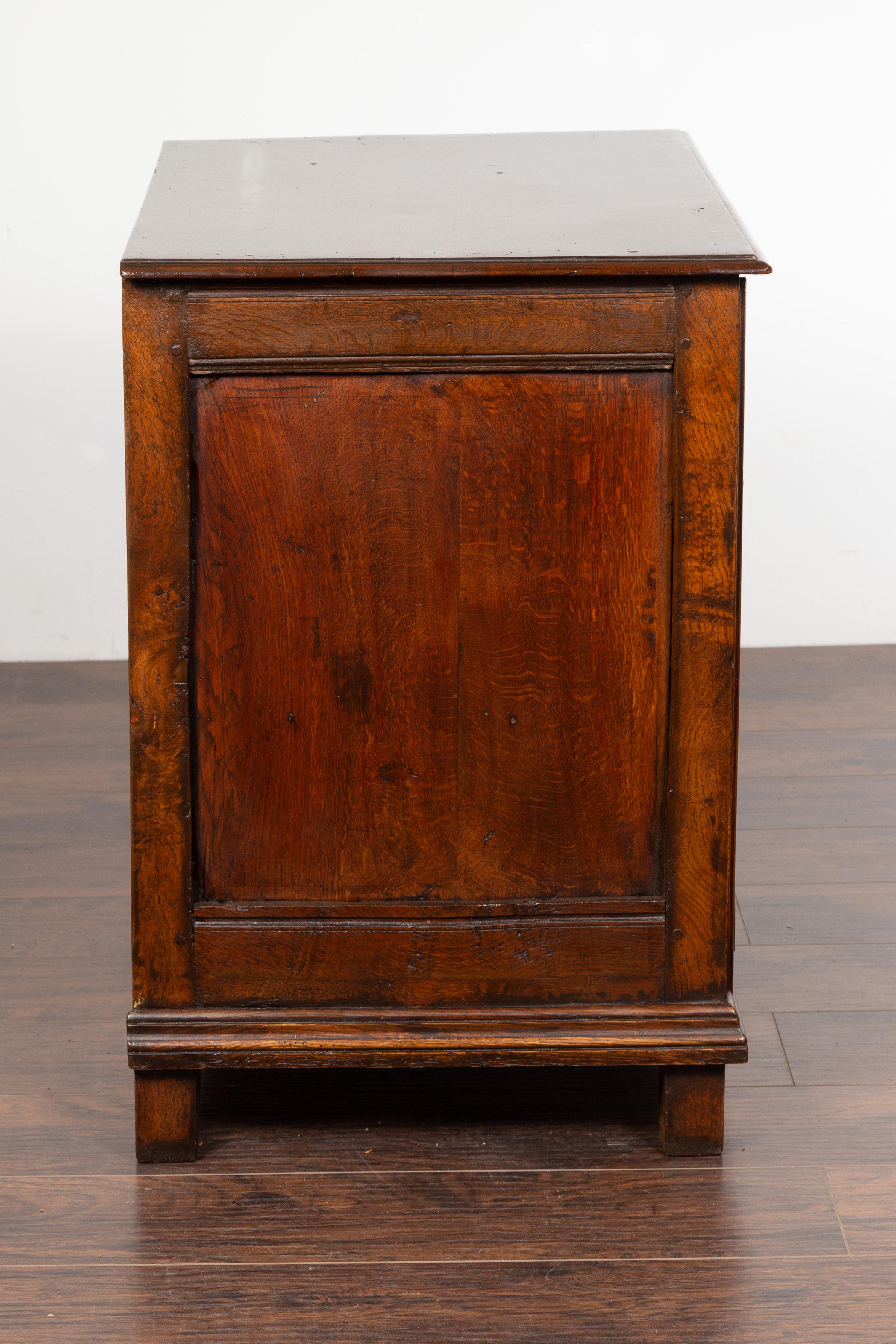 English 1800s Georgian Period Three-Drawer Oak Chest with Teardrop Pulls 8