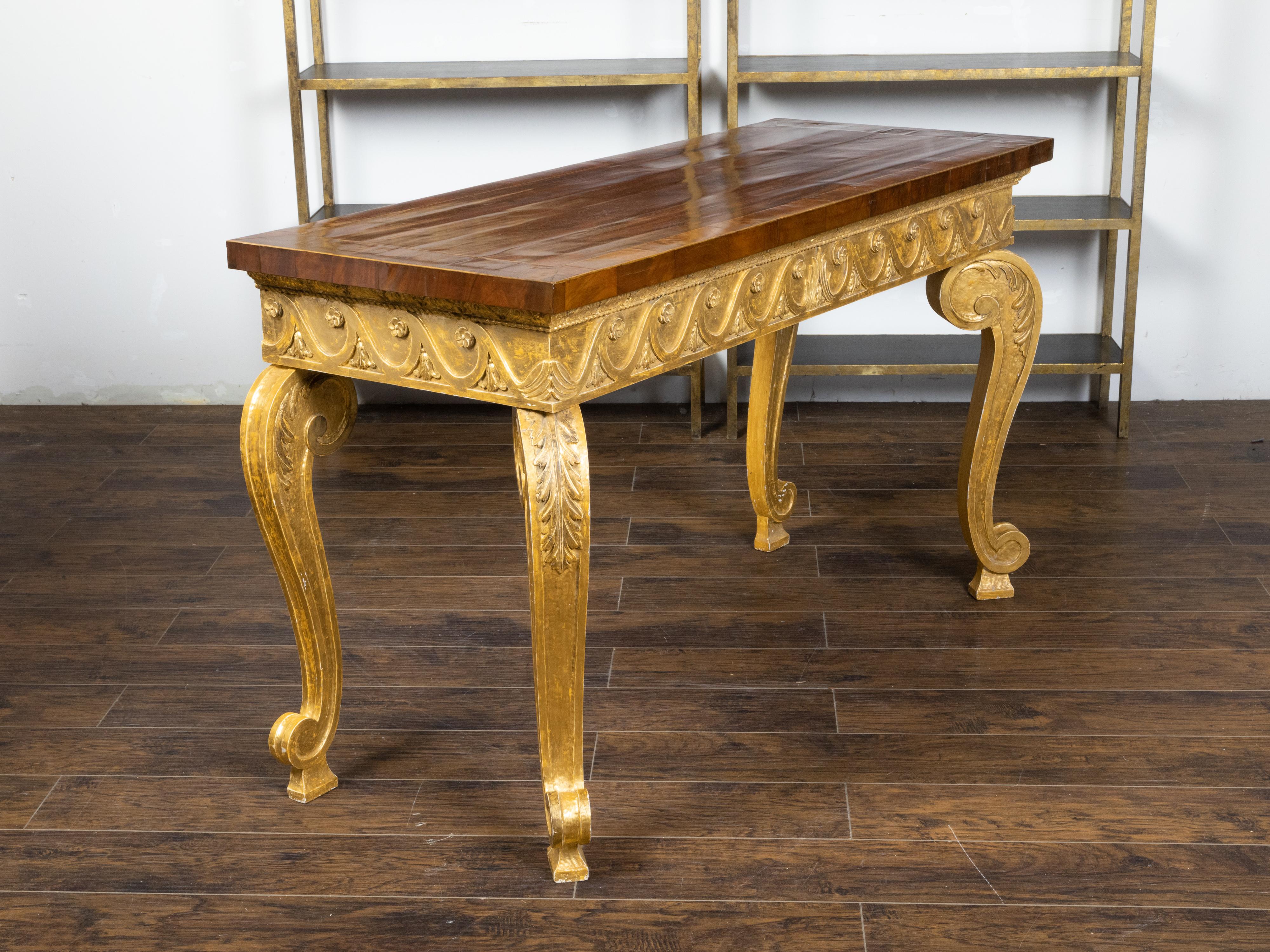English 1800s Giltwood Console Table with Mahogany Top and Vitruvian Scrolls For Sale 7