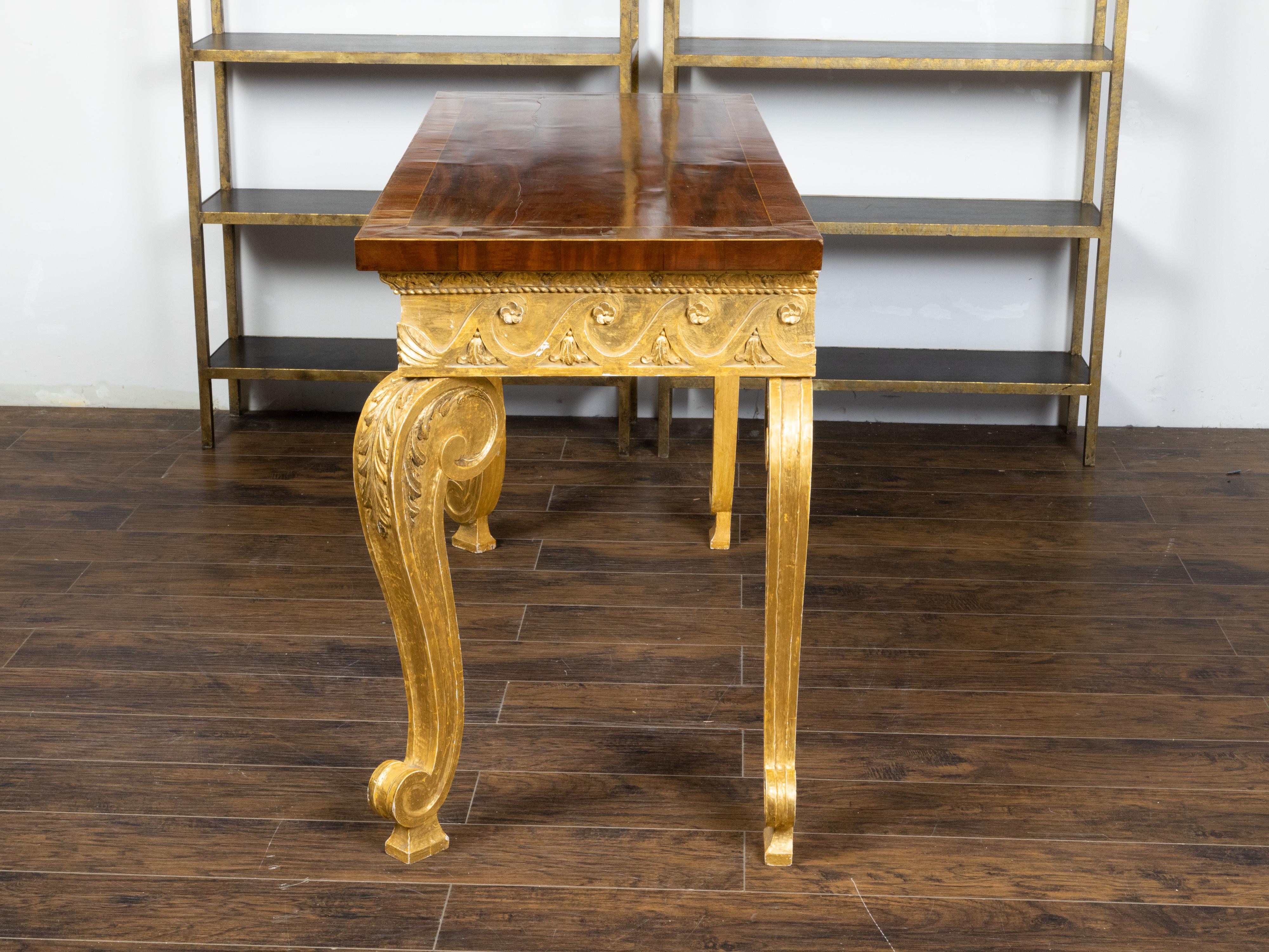 English 1800s Giltwood Console Table with Mahogany Top and Vitruvian Scrolls For Sale 4