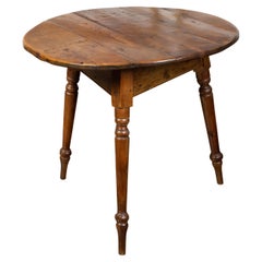 Antique English 1800s Pine Cricket Table with Round Top and Turned Splaying Legs