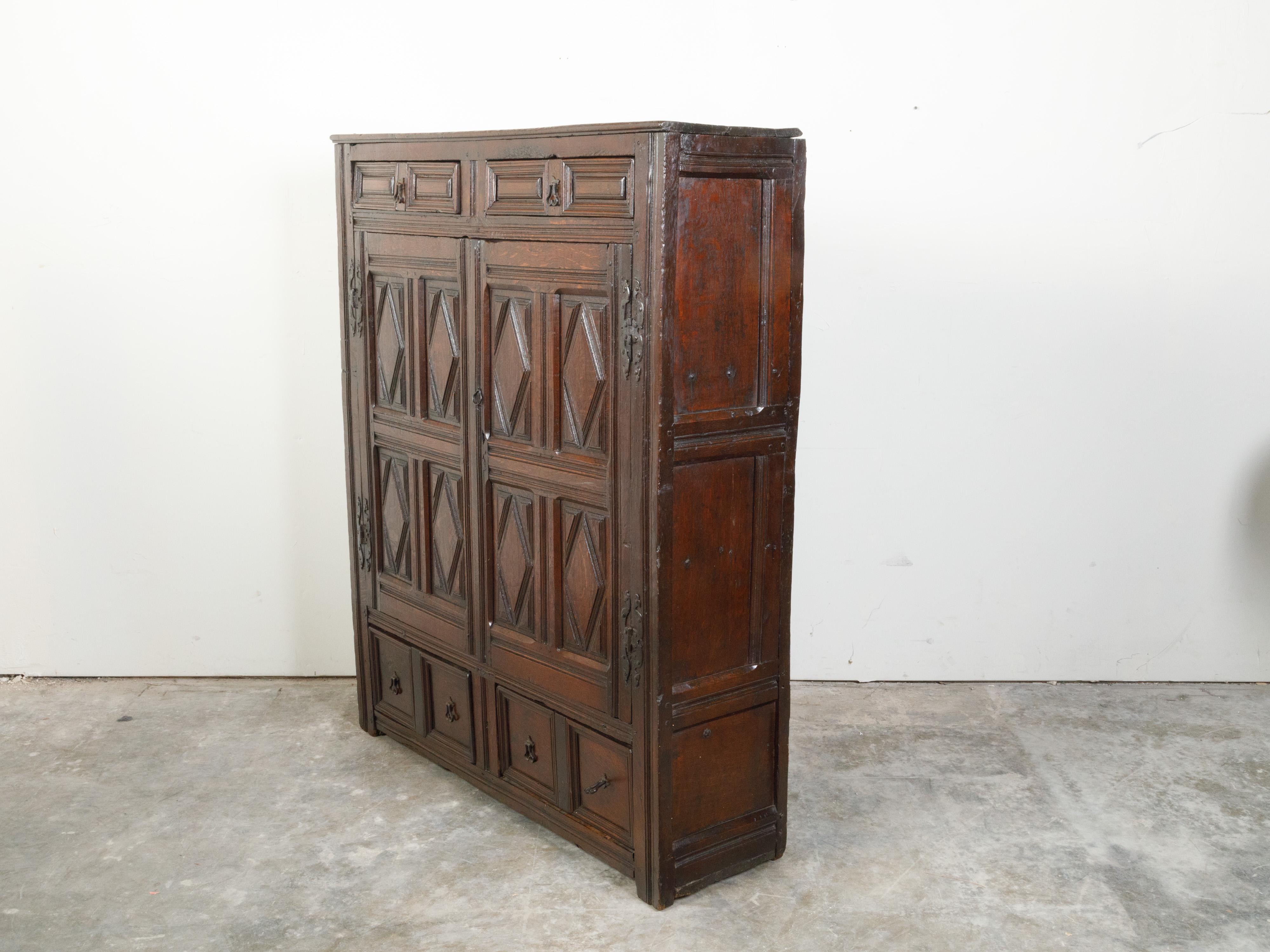 English 1800s Wooden Court Cupboard with Doors, Drawers and Diamond Motifs In Good Condition For Sale In Atlanta, GA