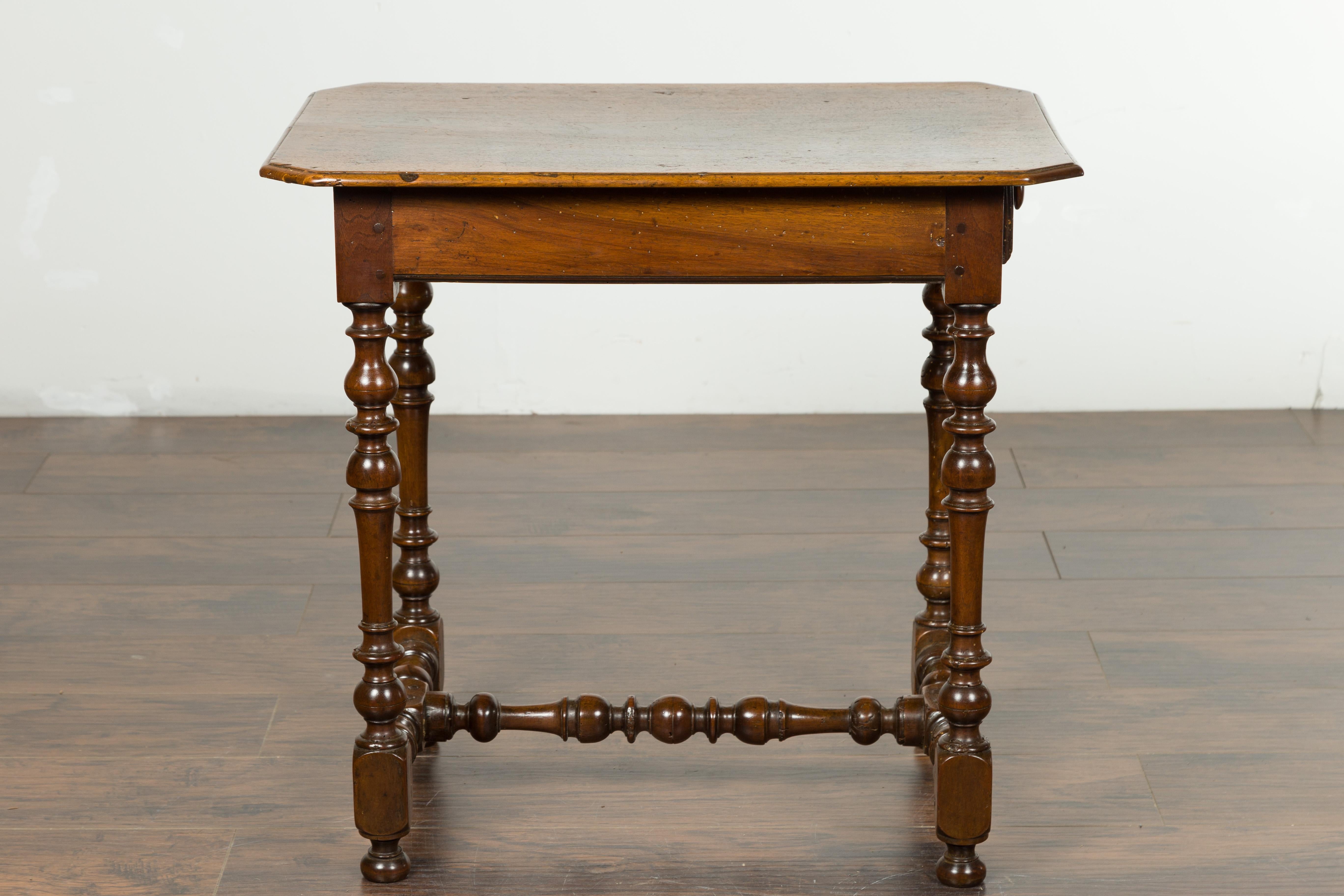 English 1810s George III Walnut Side Table with Single Drawer and Turned Legs 7
