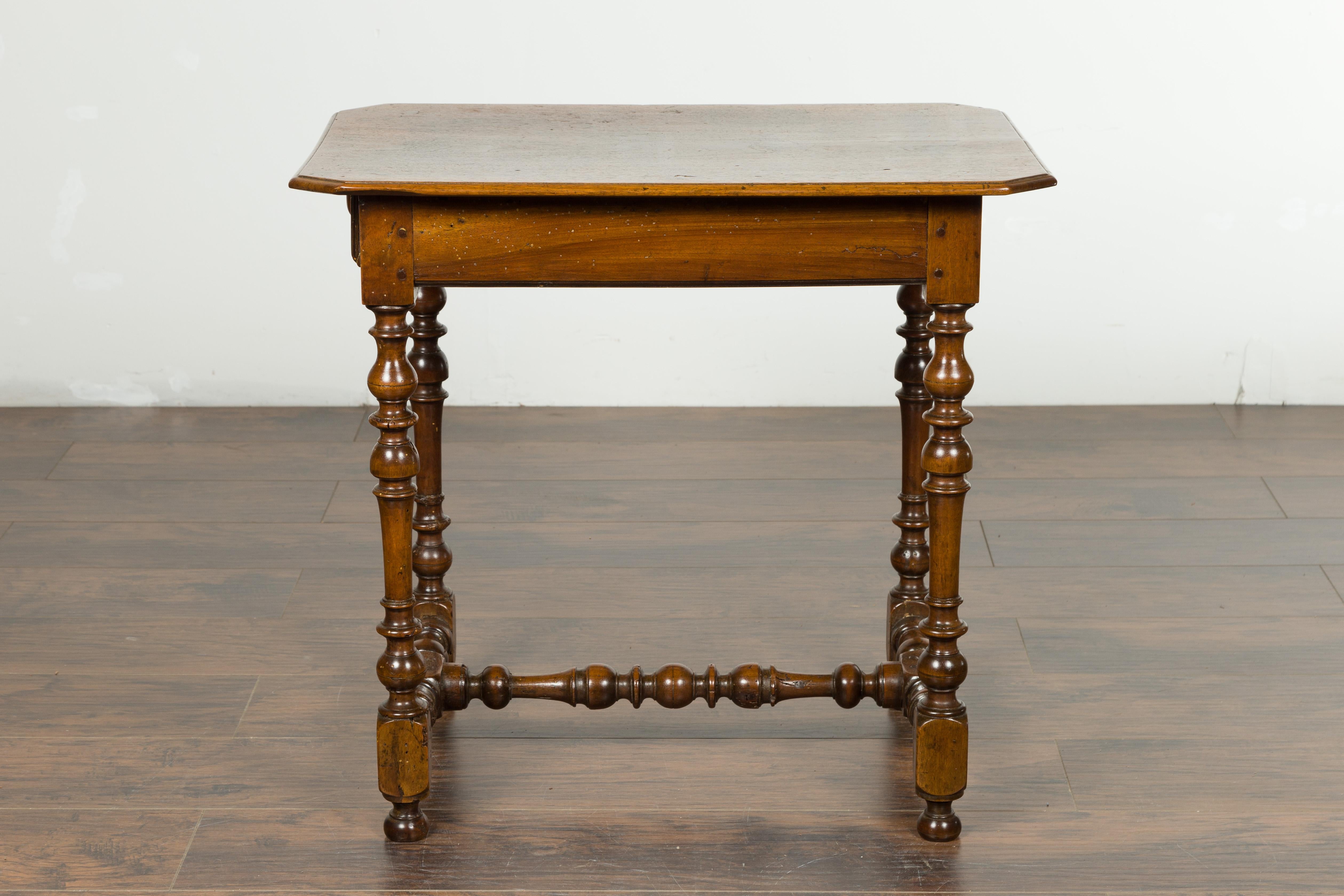 English 1810s George III Walnut Side Table with Single Drawer and Turned Legs 9
