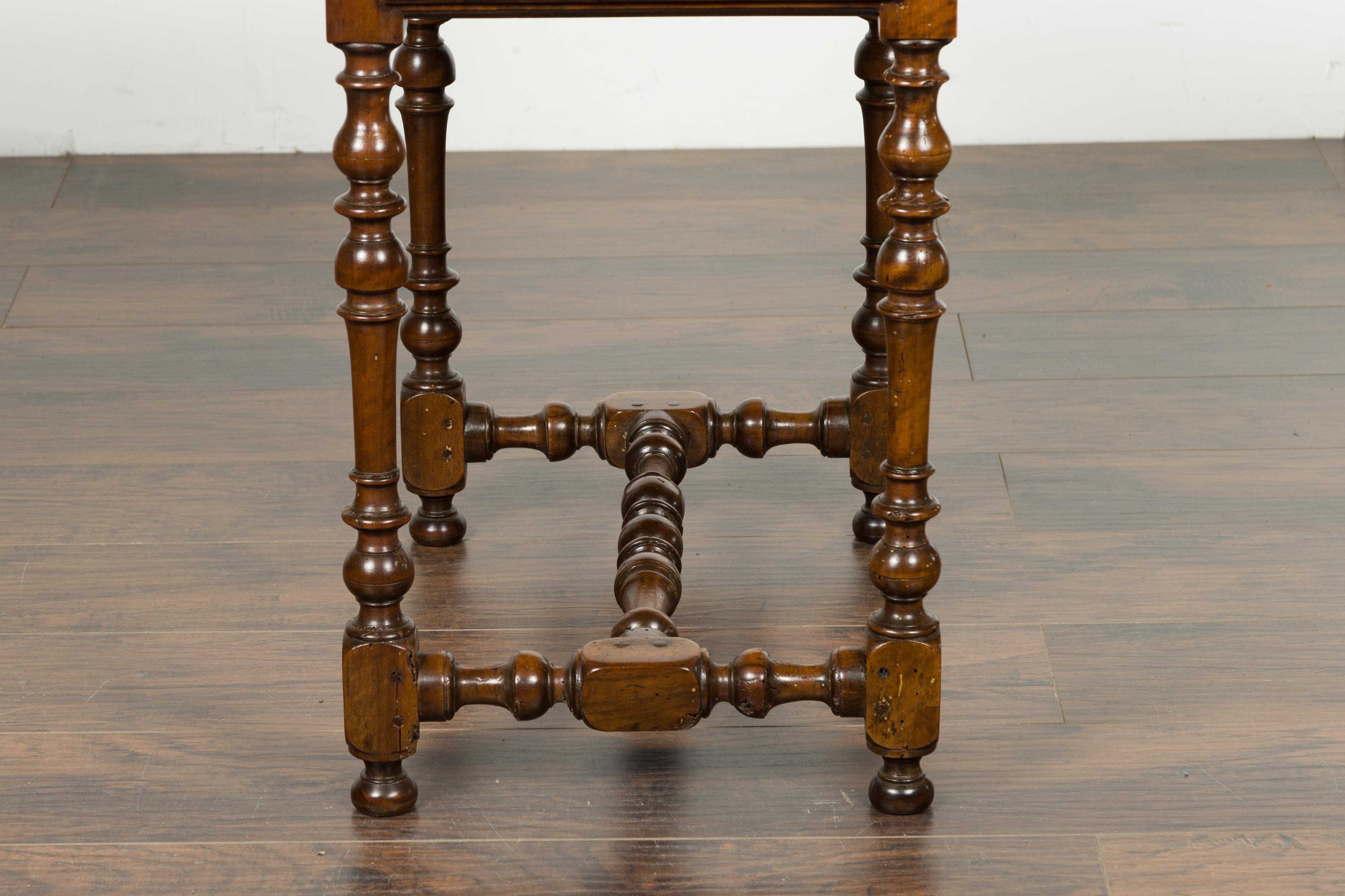 English 1810s George III Walnut Side Table with Single Drawer and Turned Legs 3