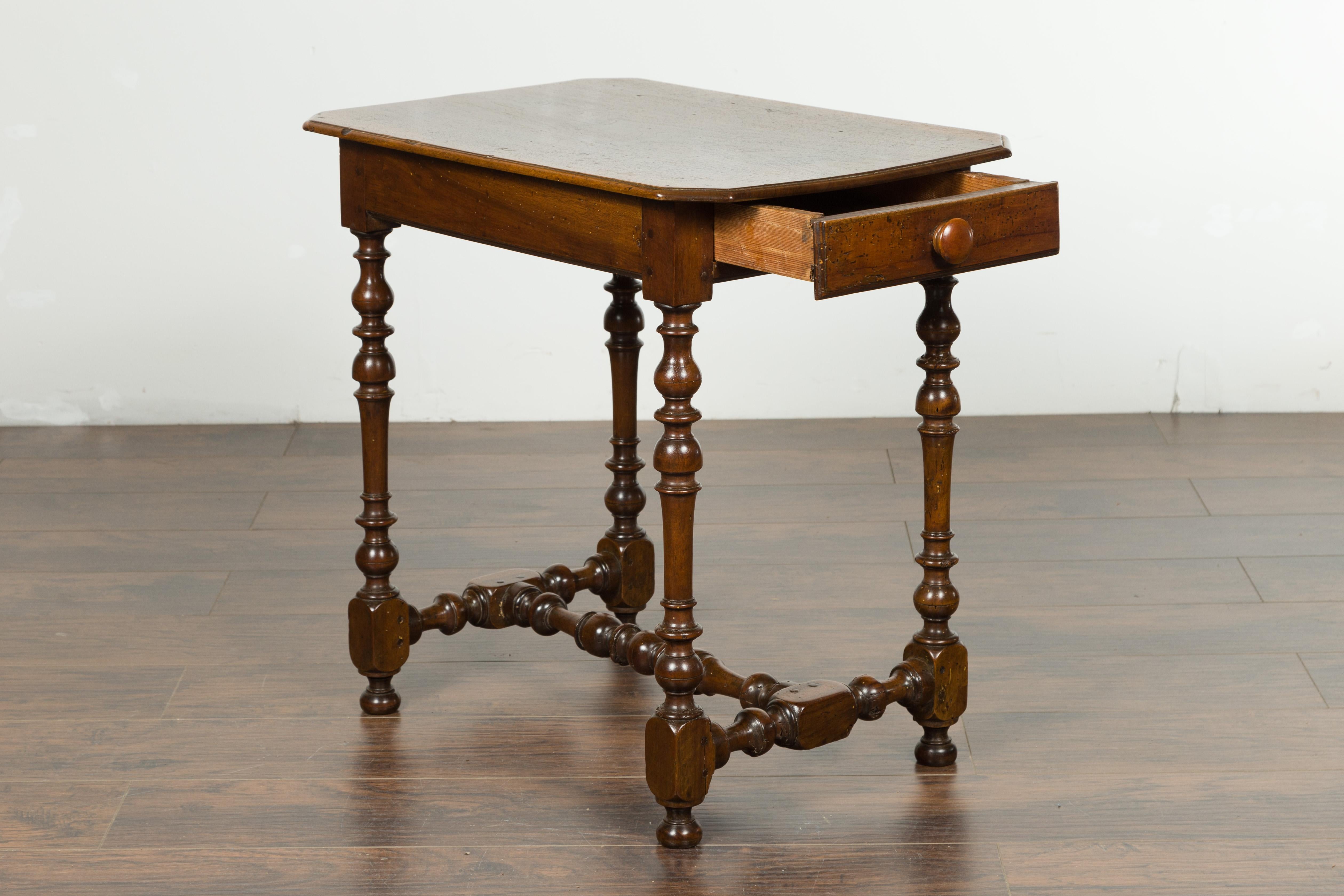 English 1810s George III Walnut Side Table with Single Drawer and Turned Legs 5