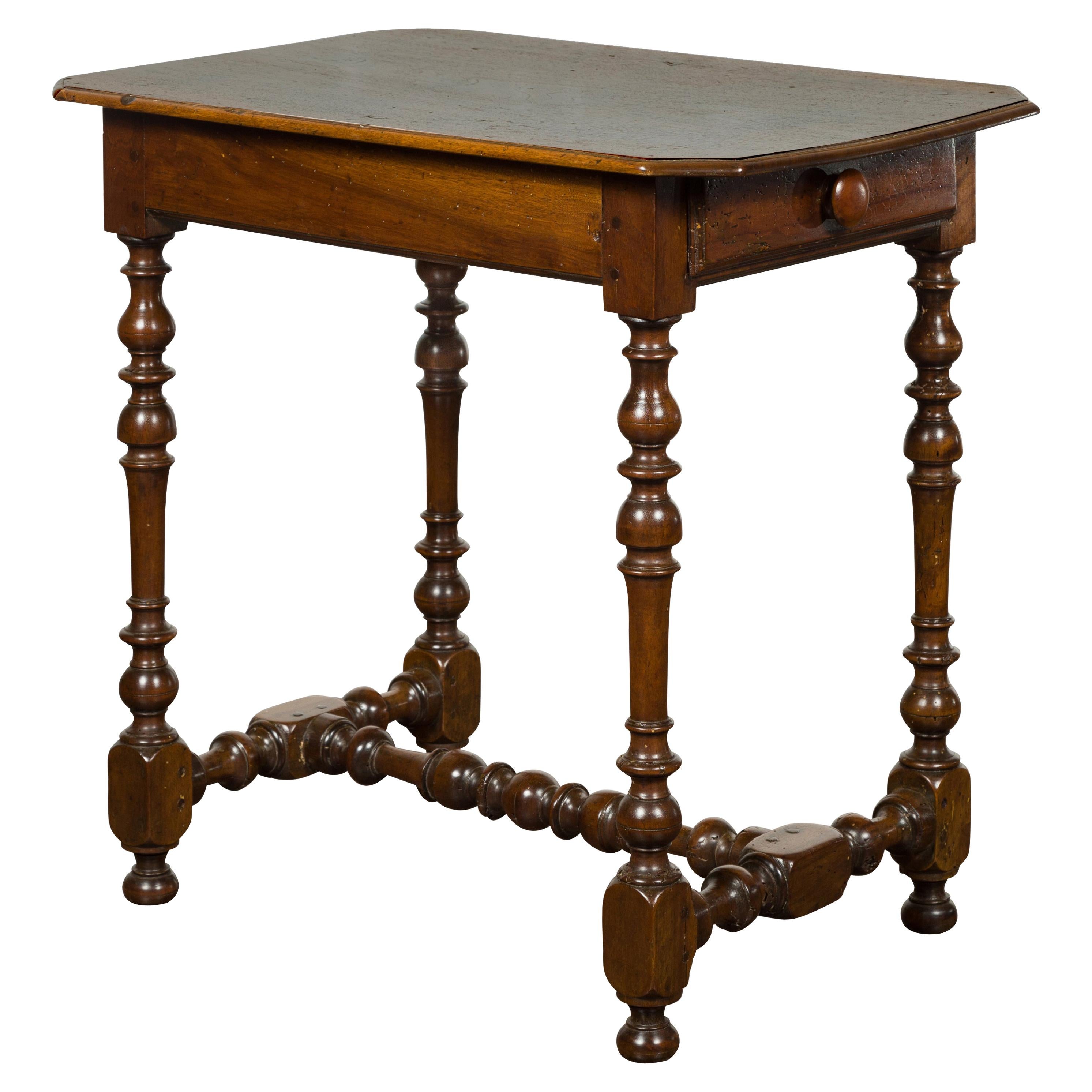 English 1810s George III Walnut Side Table with Single Drawer and Turned Legs