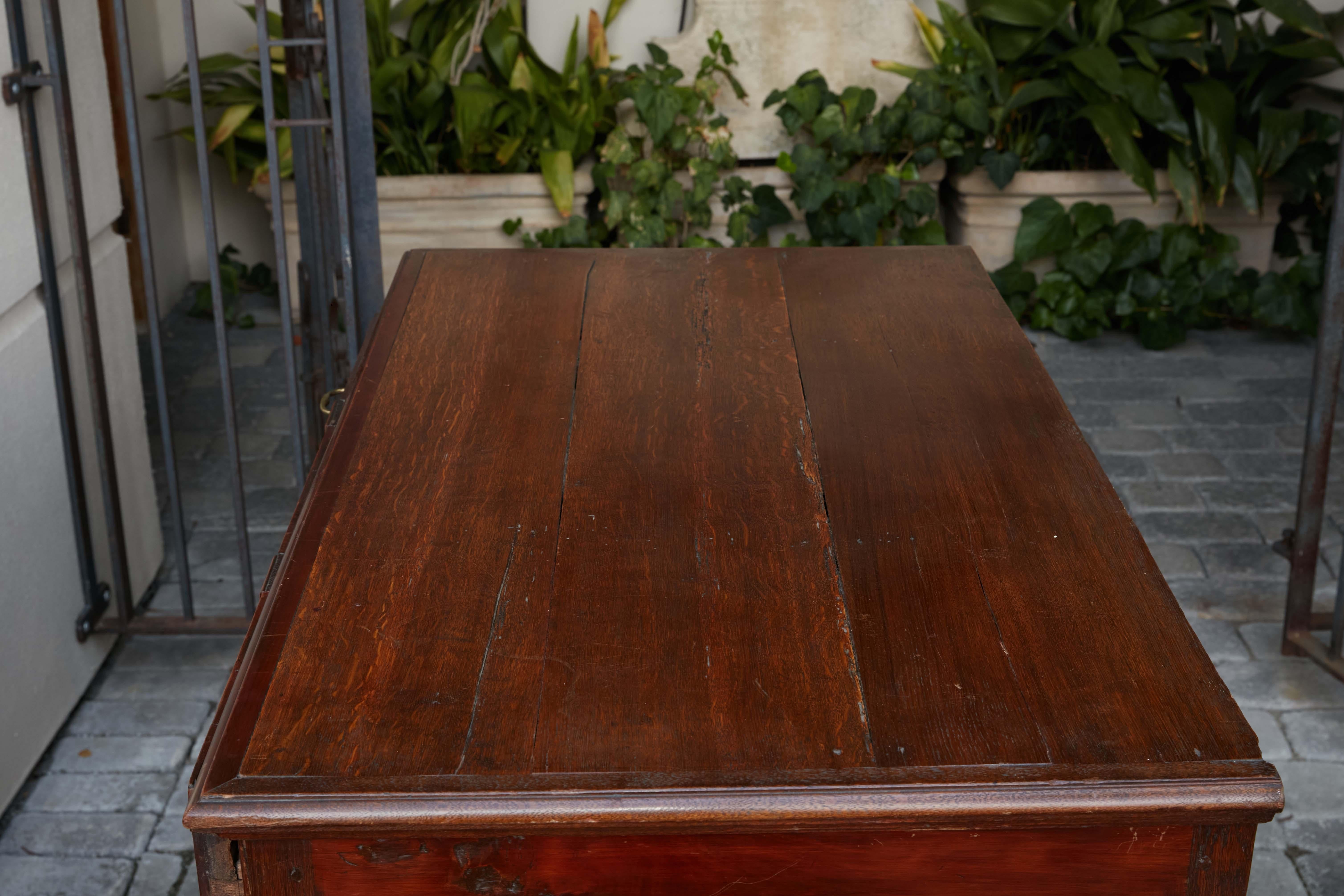 Cassettone geometrico inglese a quattro cassetti del 1810 con ebano di Macassar in vendita 3