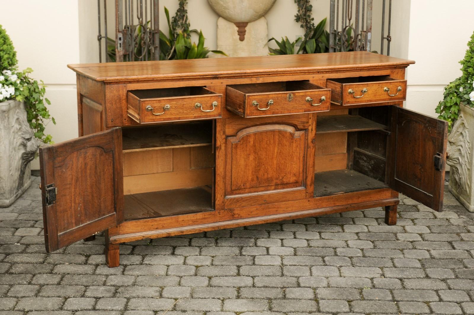 English 1820s Georgian Oak Enfilade with Drawers, Doors and Metal Hinges 3