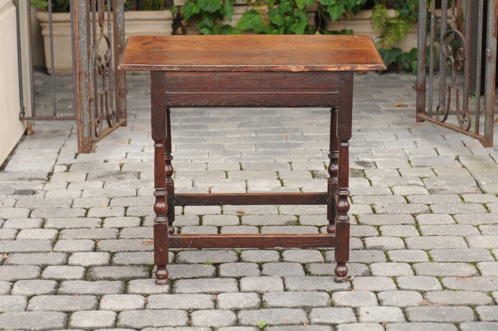 English 1820s Georgian Period Oak Side Table with Single Drawer and Turned Legs 5