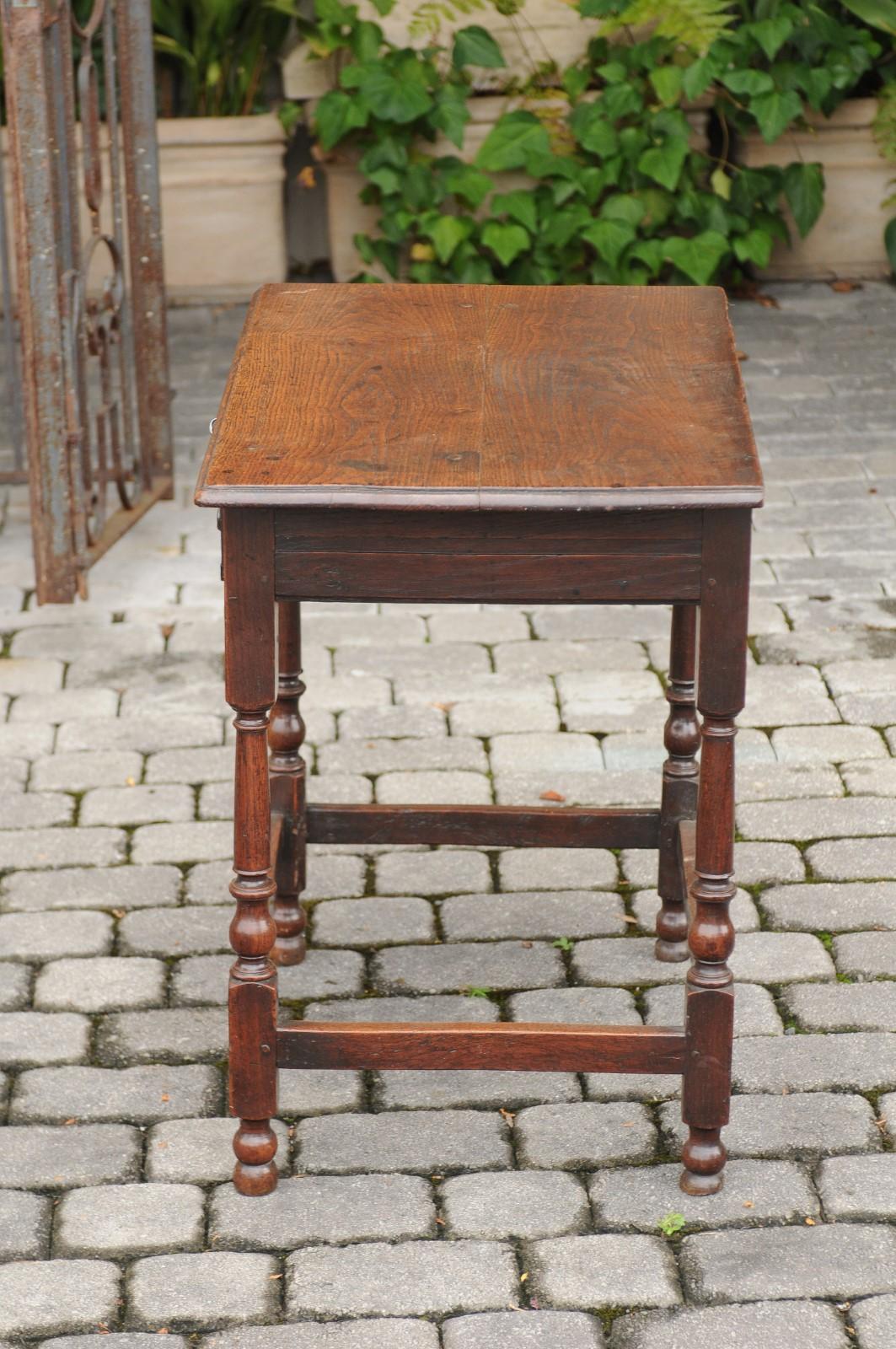 English 1820s Georgian Period Oak Side Table with Single Drawer and Turned Legs 6