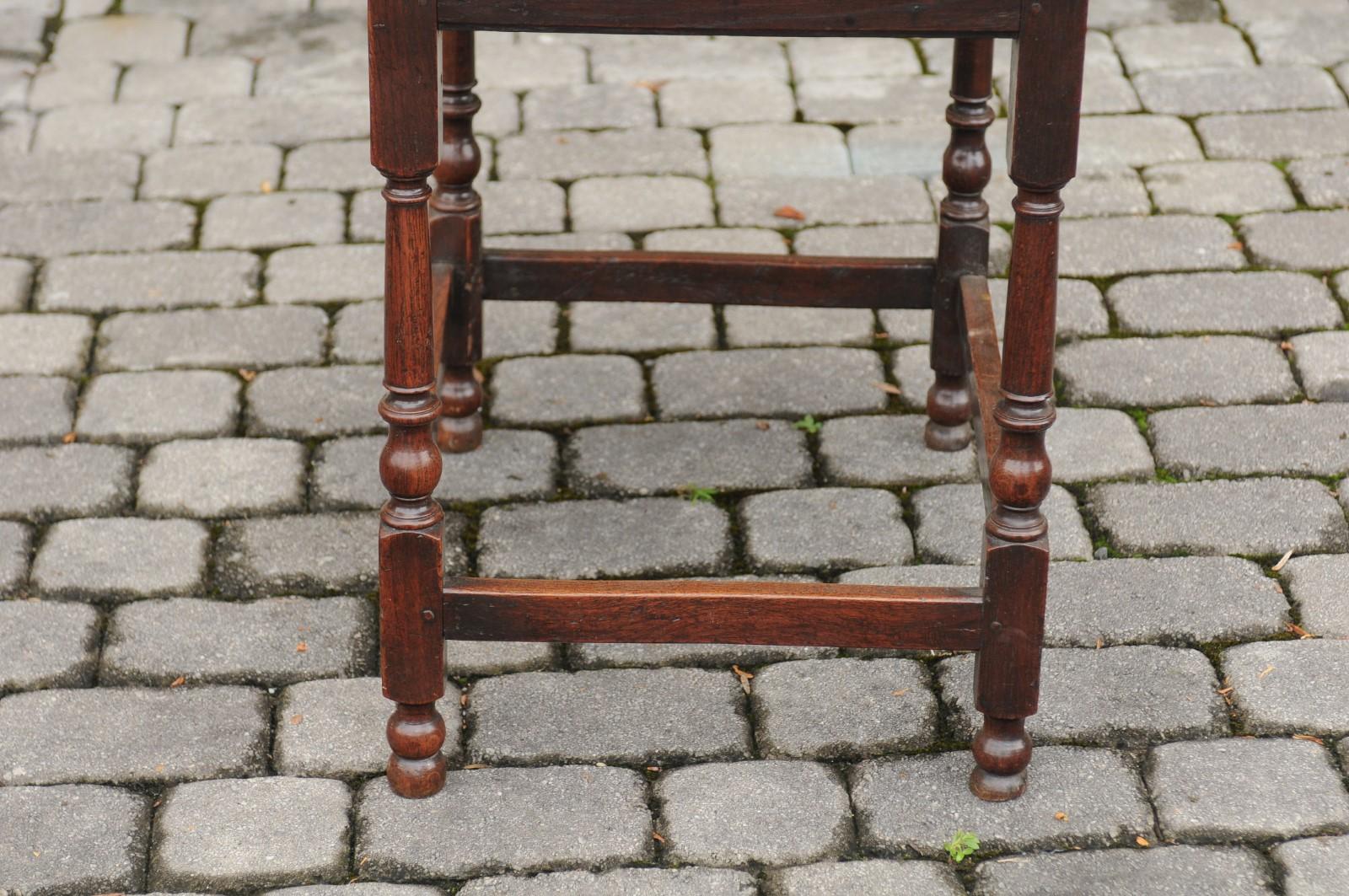English 1820s Georgian Period Oak Side Table with Single Drawer and Turned Legs 7