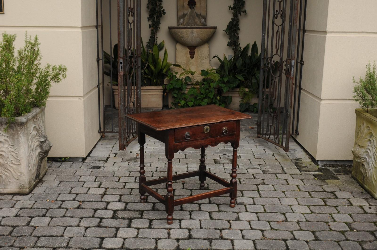 19th Century English 1820s Georgian Period Oak Side Table with Single Drawer and Turned Legs