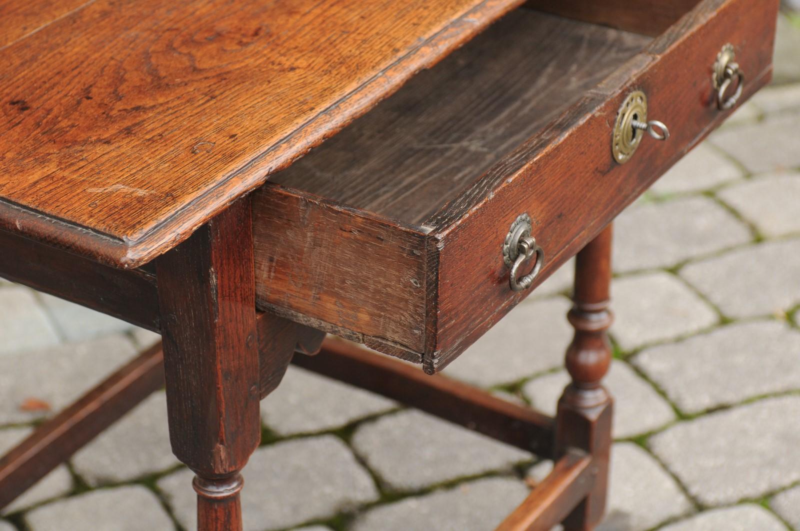 English 1820s Georgian Period Oak Side Table with Single Drawer and Turned Legs 2