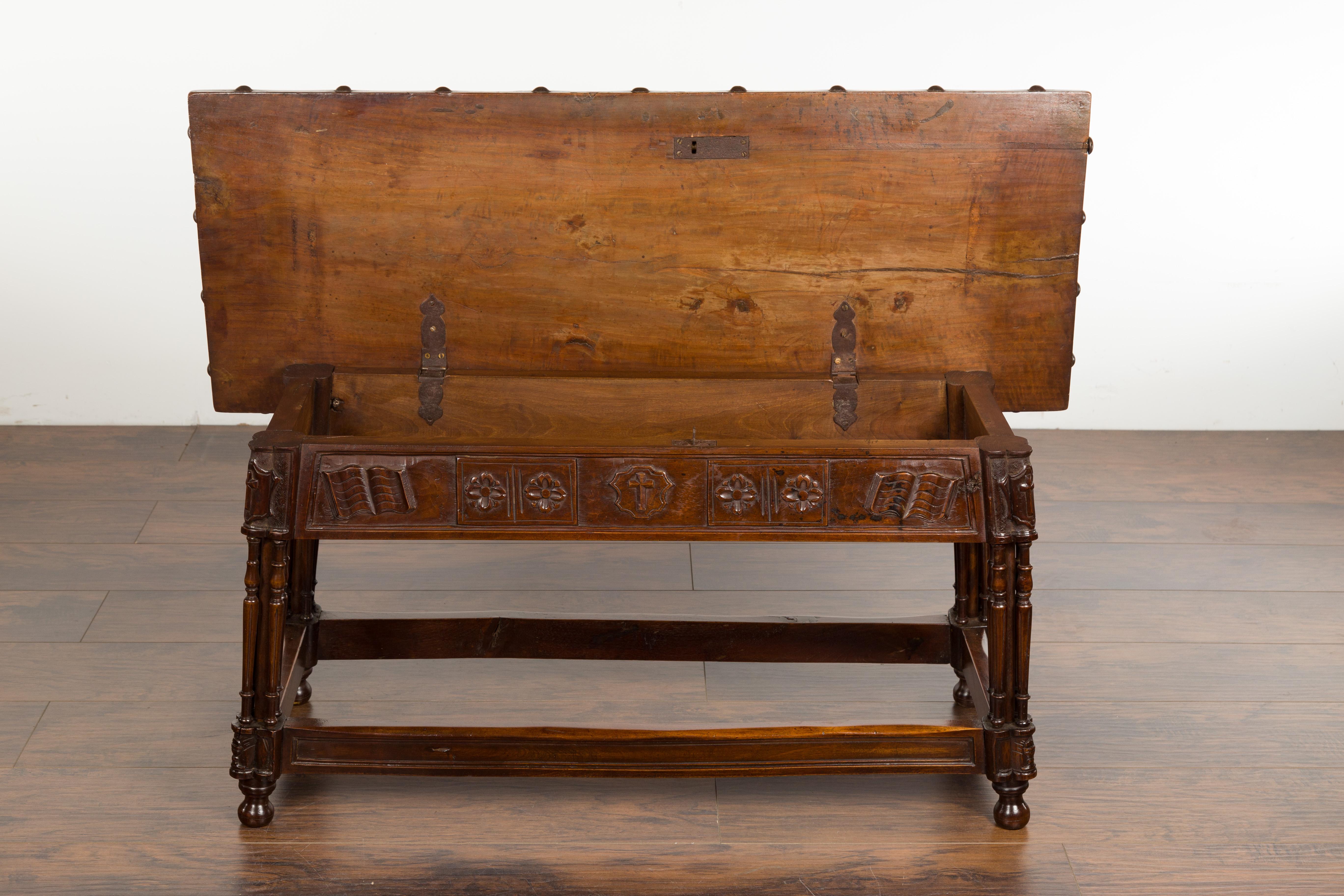 19th Century English 1820s Georgian Period Walnut Bench with Lift Top and Cross Motifs For Sale