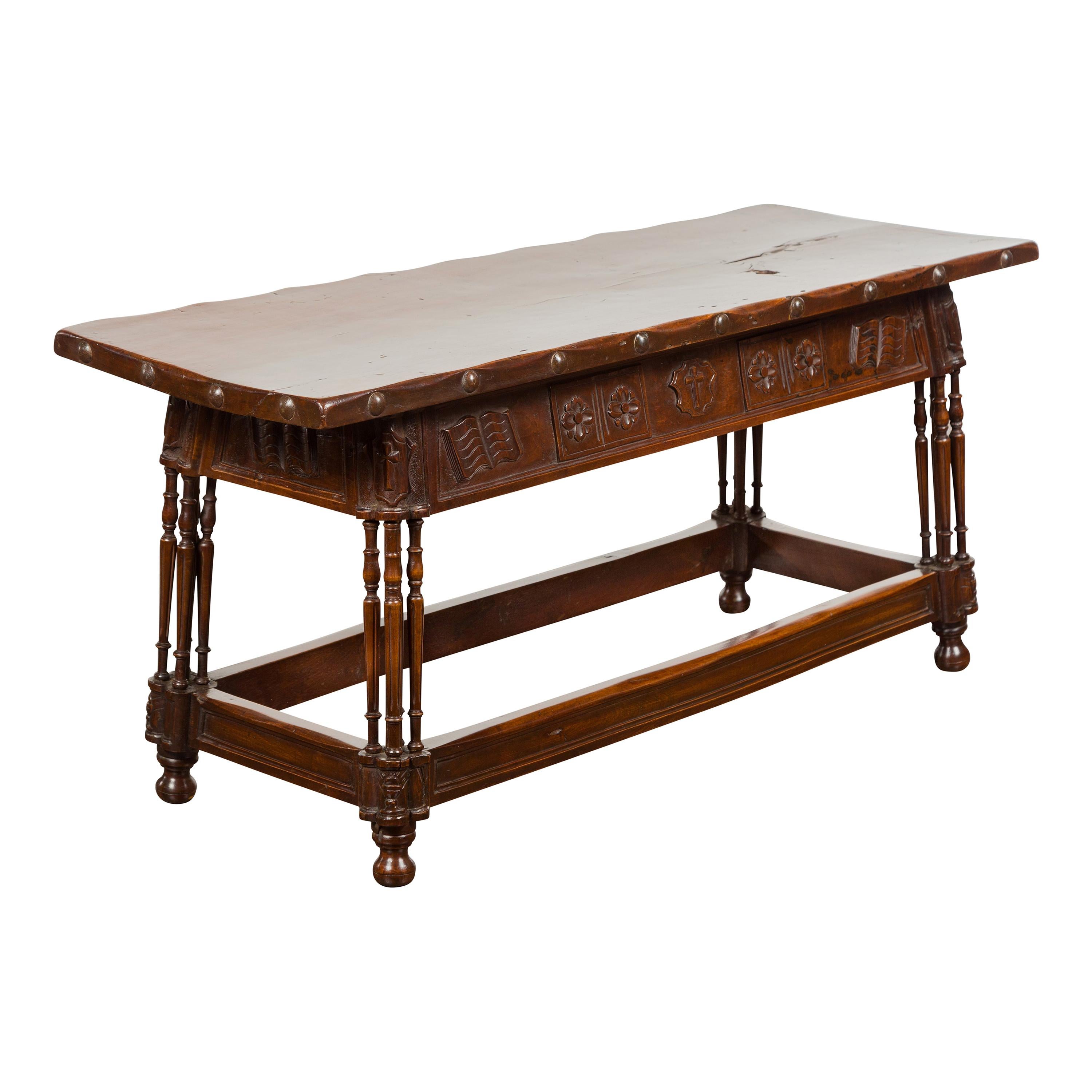 English 1820s Georgian Period Walnut Bench with Lift Top and Cross Motifs For Sale