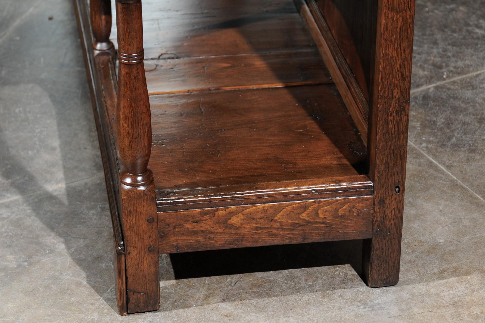 English 1820s Georgian Walnut Dresser Base with Balusters and Arched Apron 10