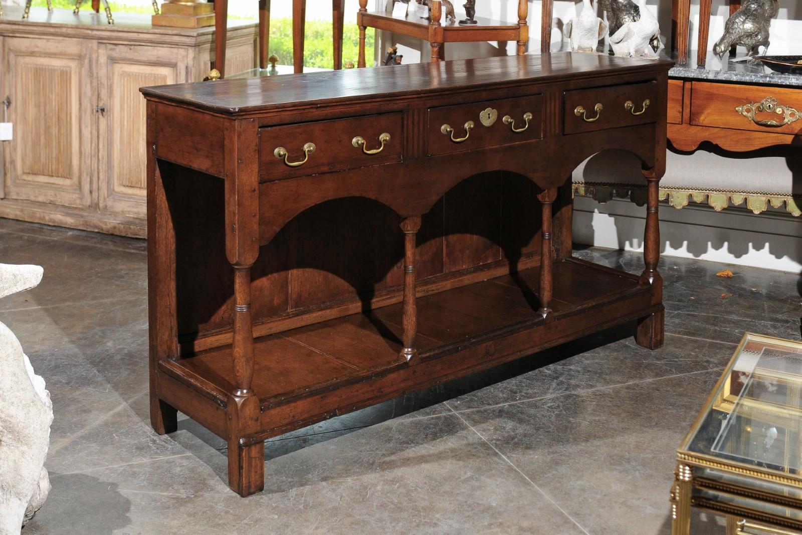 English 1820s Georgian Walnut Dresser Base with Balusters and Arched Apron 2