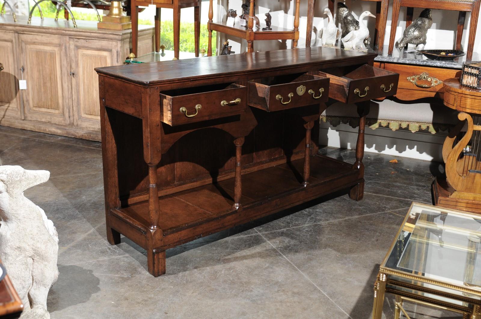 English 1820s Georgian Walnut Dresser Base with Balusters and Arched Apron 3