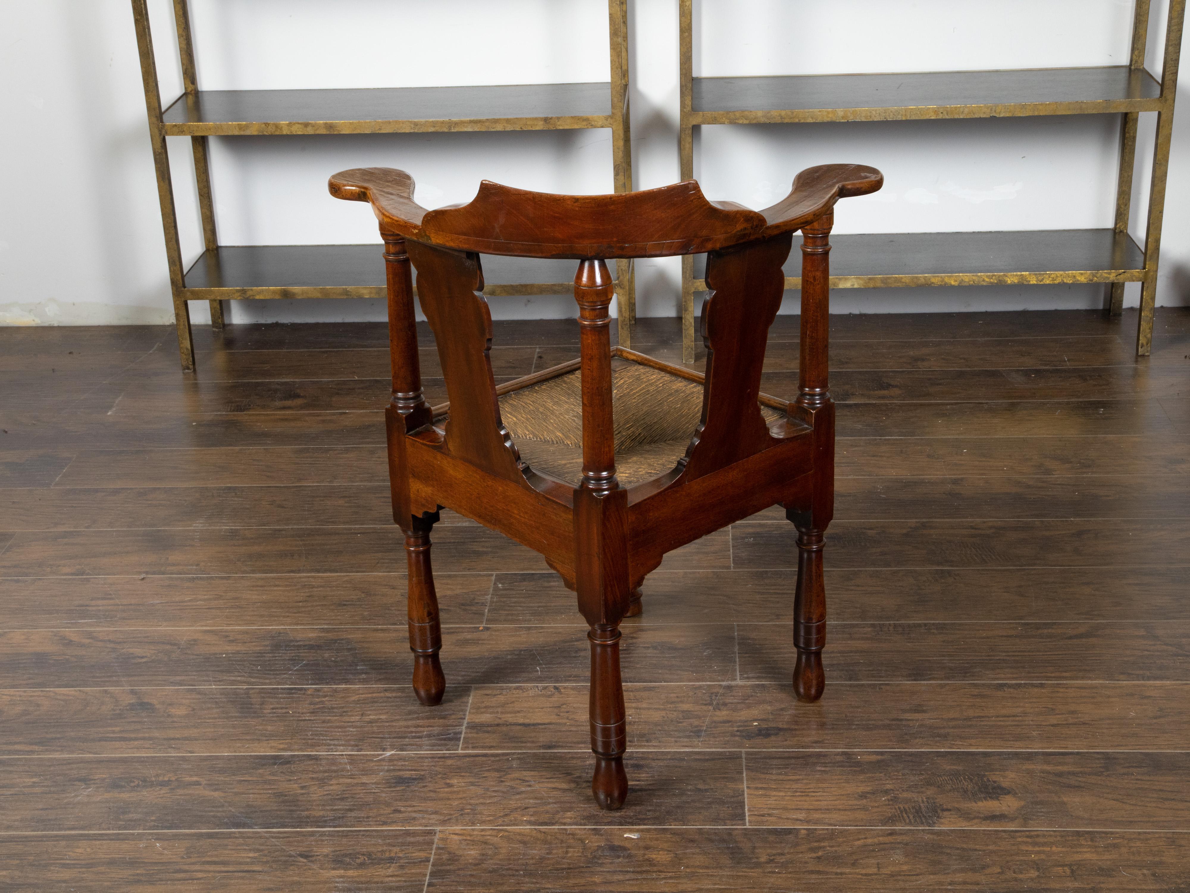 English 1820s Mahogany Corner Chair with Rush Seat and Cabriole Leg 5