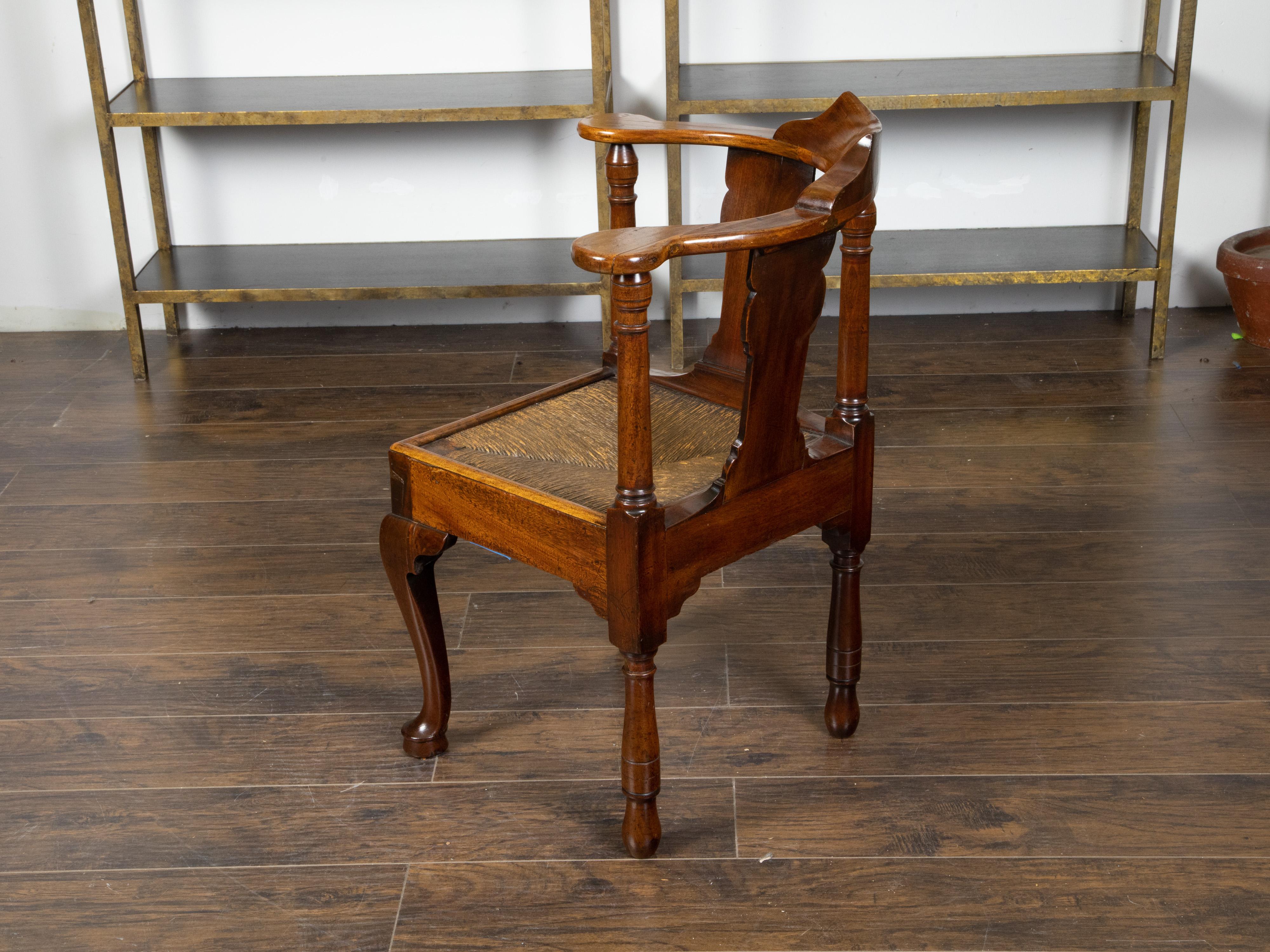 English 1820s Mahogany Corner Chair with Rush Seat and Cabriole Leg 7